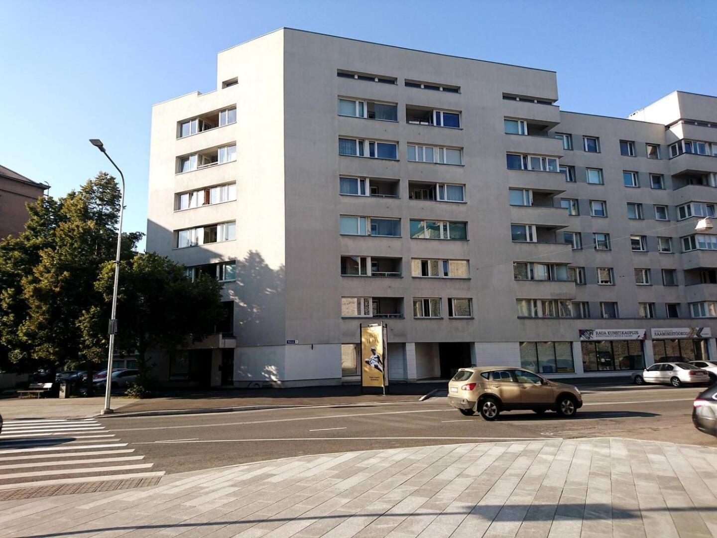 City center Raua apartment with balcony view 2