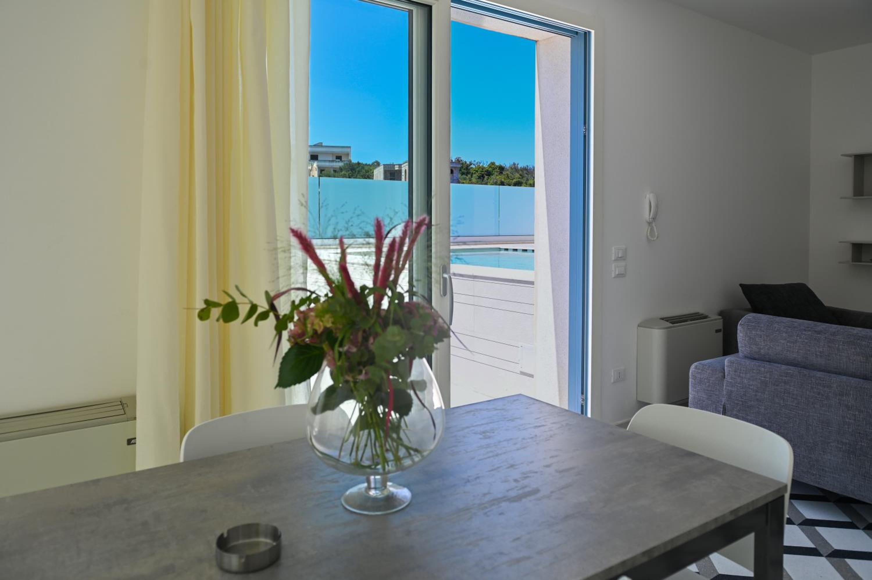Perle Marine Suite Apartments