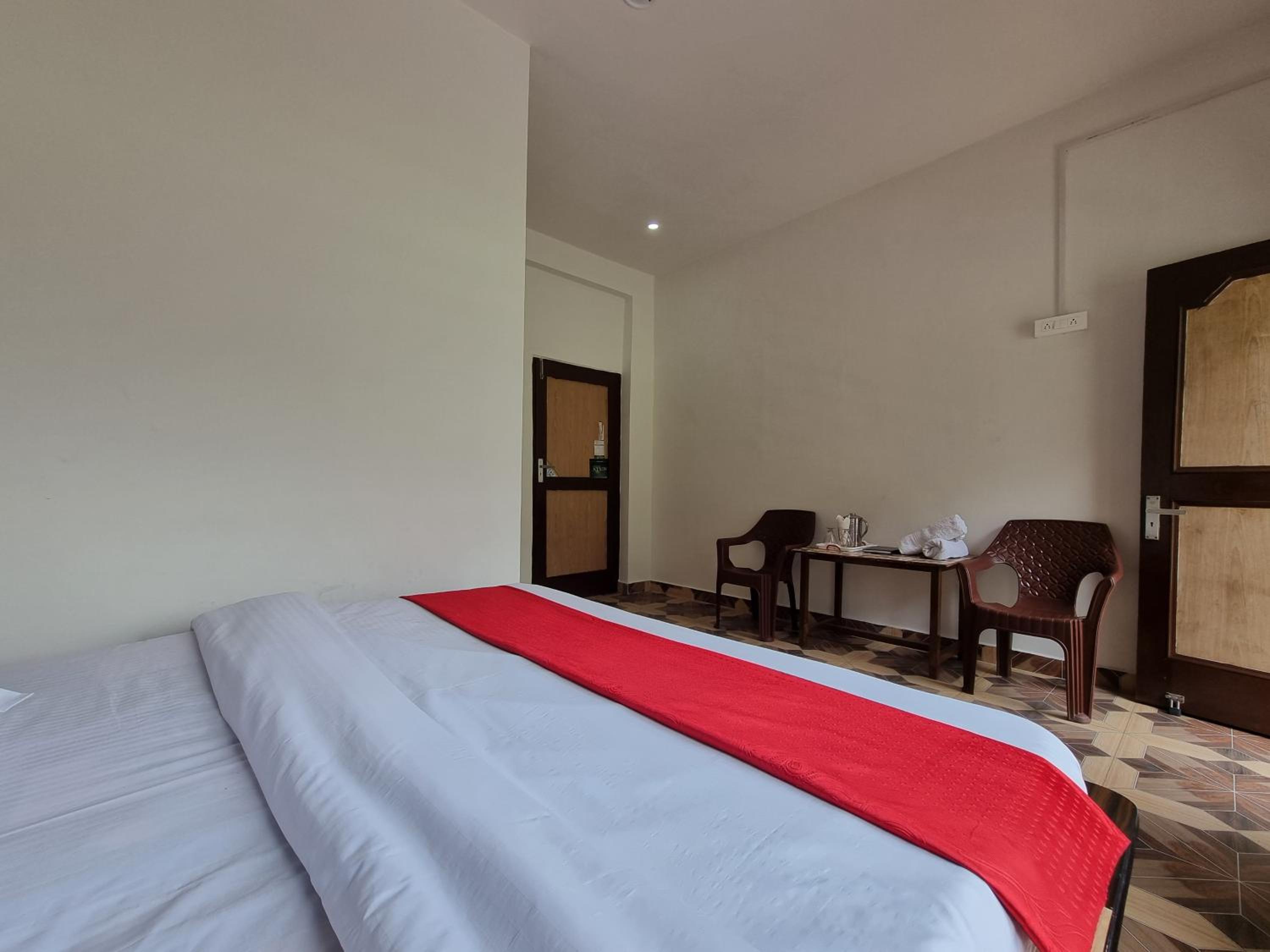 Chamera Inn - Riverside Homestay