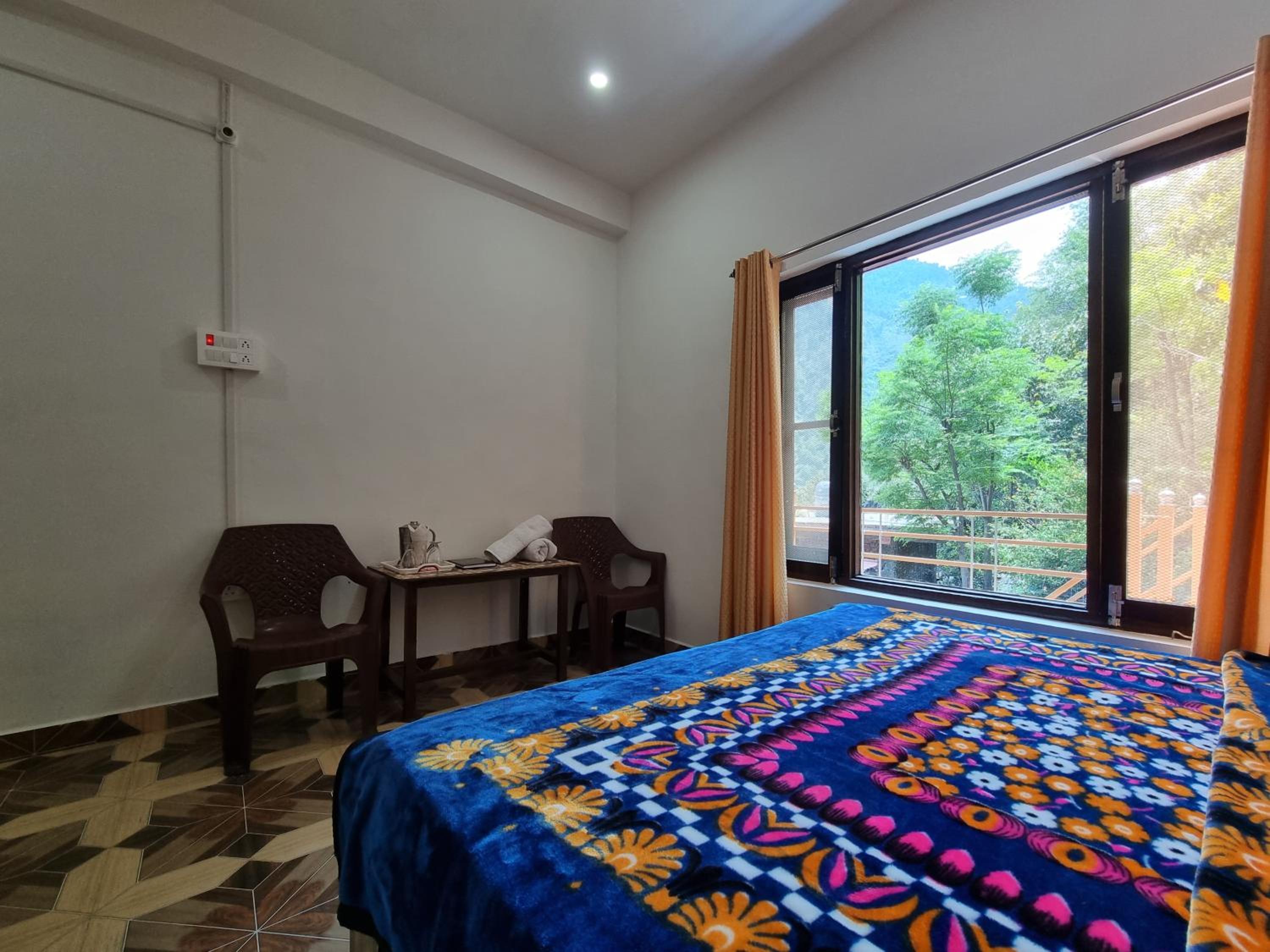 Chamera Inn - Riverside Homestay