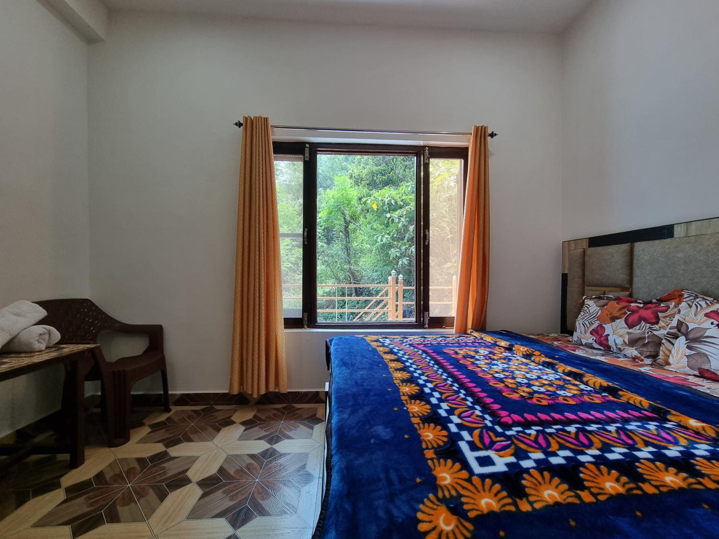 Chamera Inn - Riverside Homestay