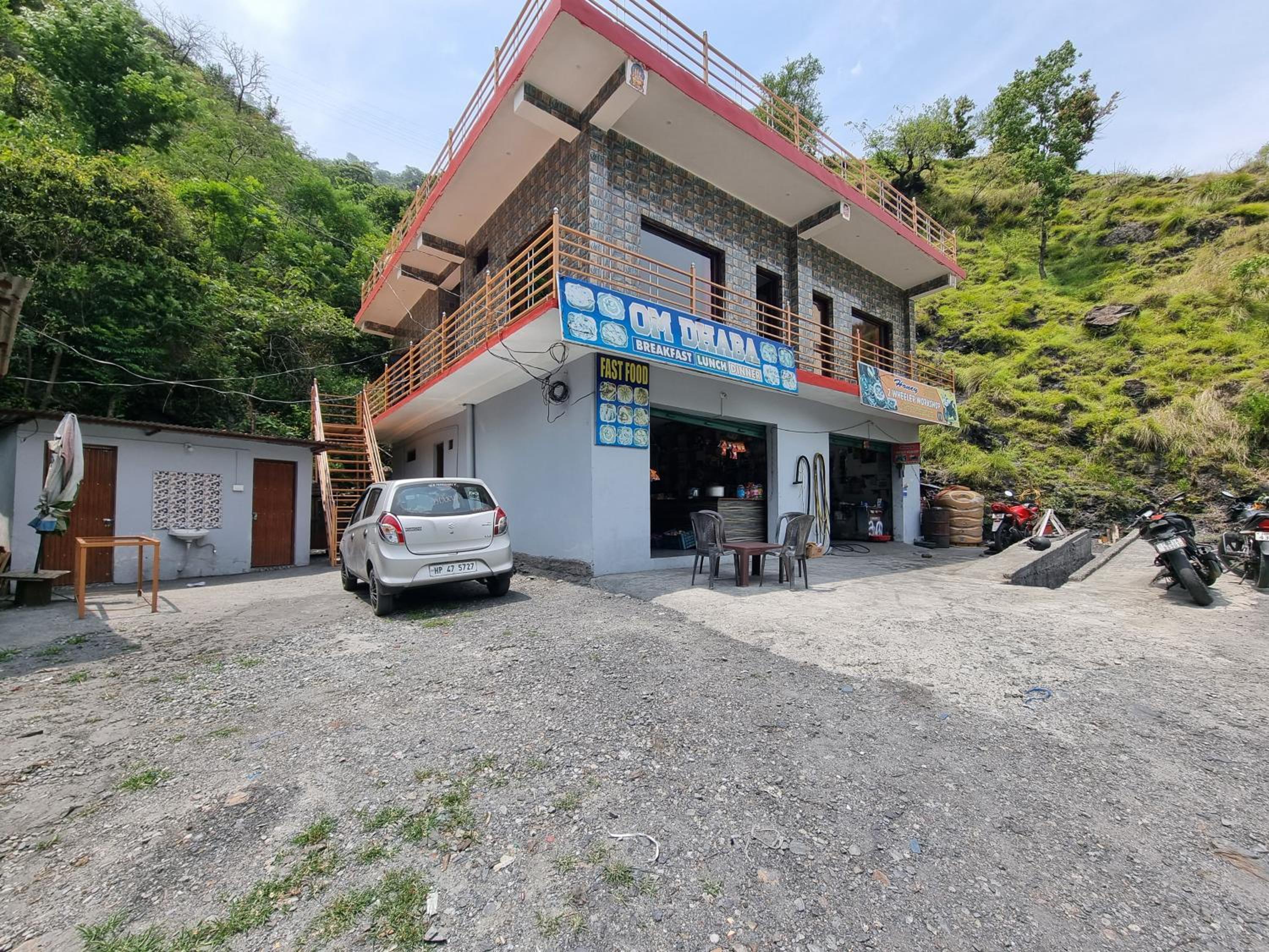 Chamera Inn - Riverside Homestay