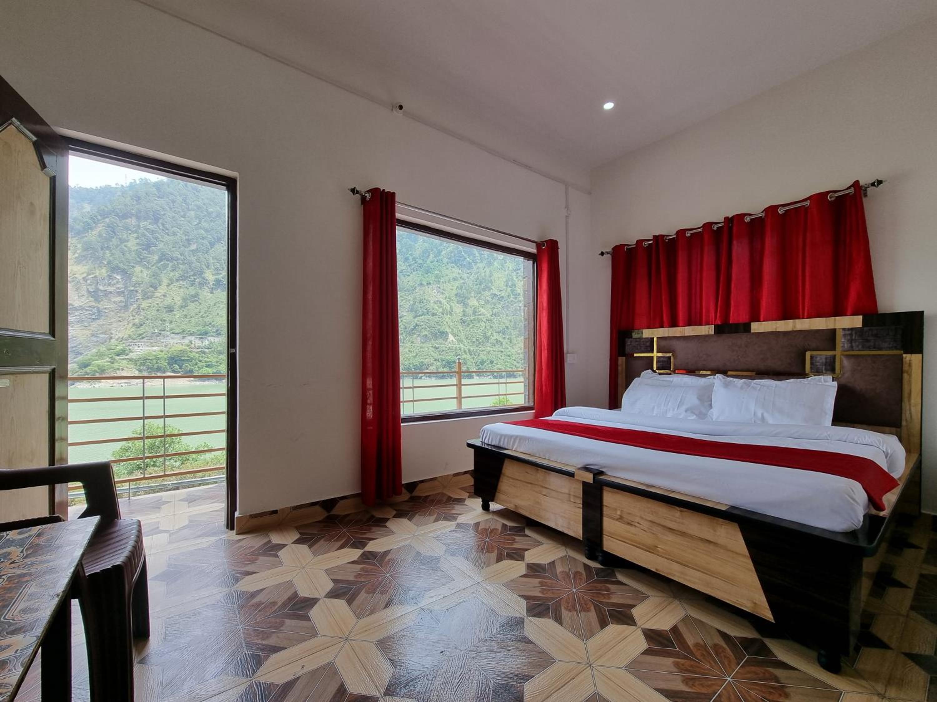 Chamera Inn - Riverside Homestay
