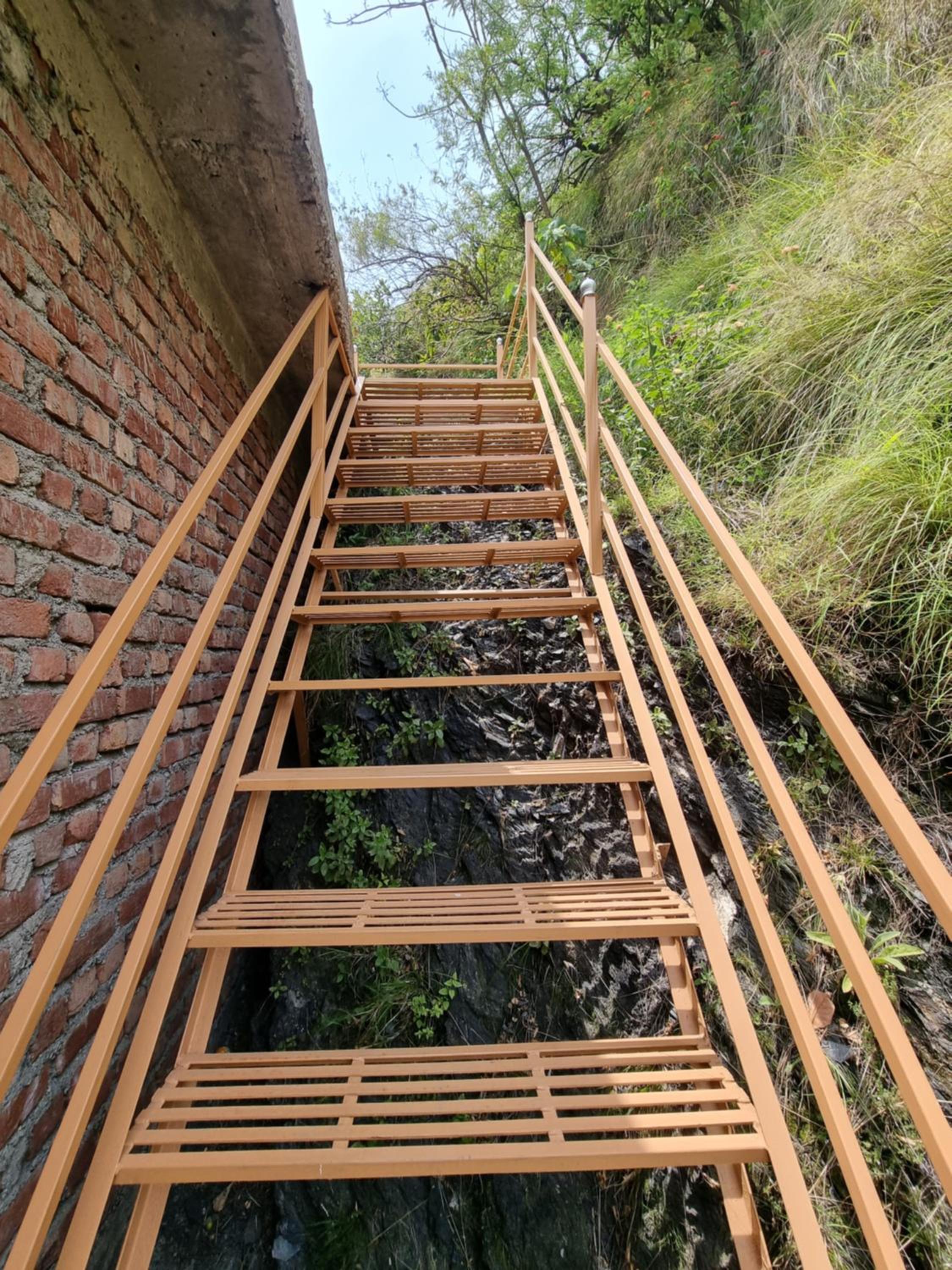 Chamera Inn - Riverside Homestay