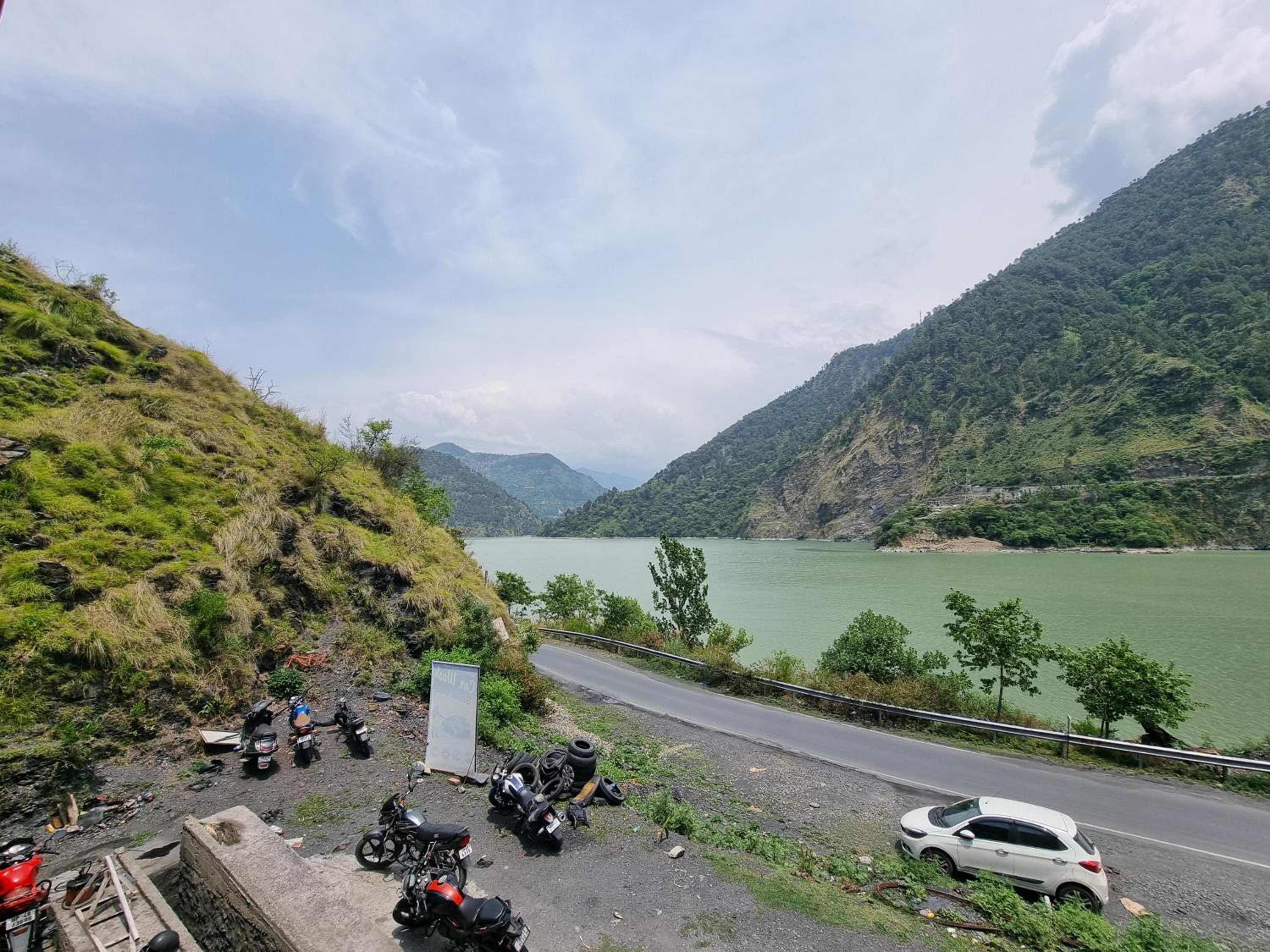 Chamera Inn - Riverside Homestay