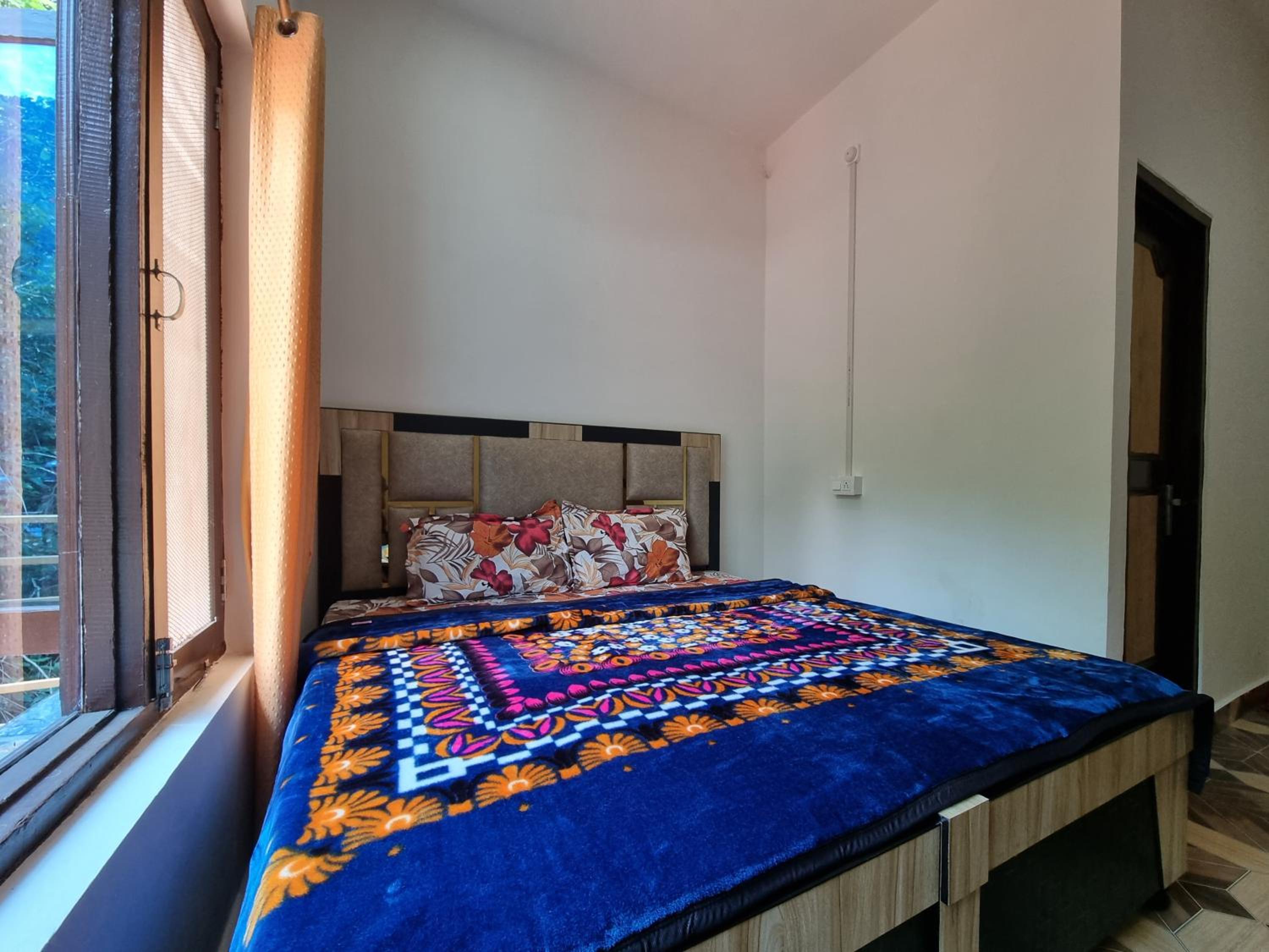 Chamera Inn - Riverside Homestay