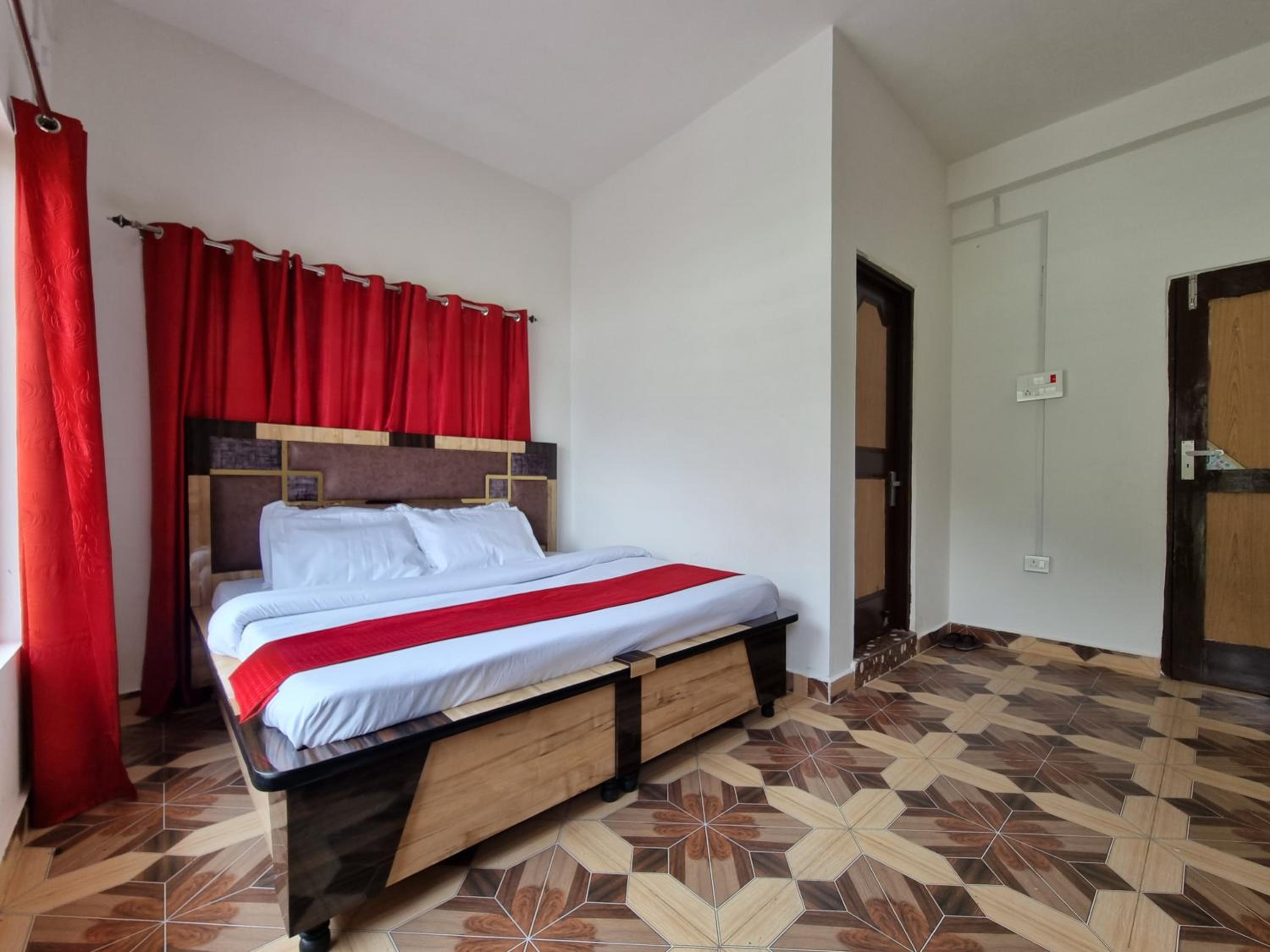 Chamera Inn - Riverside Homestay
