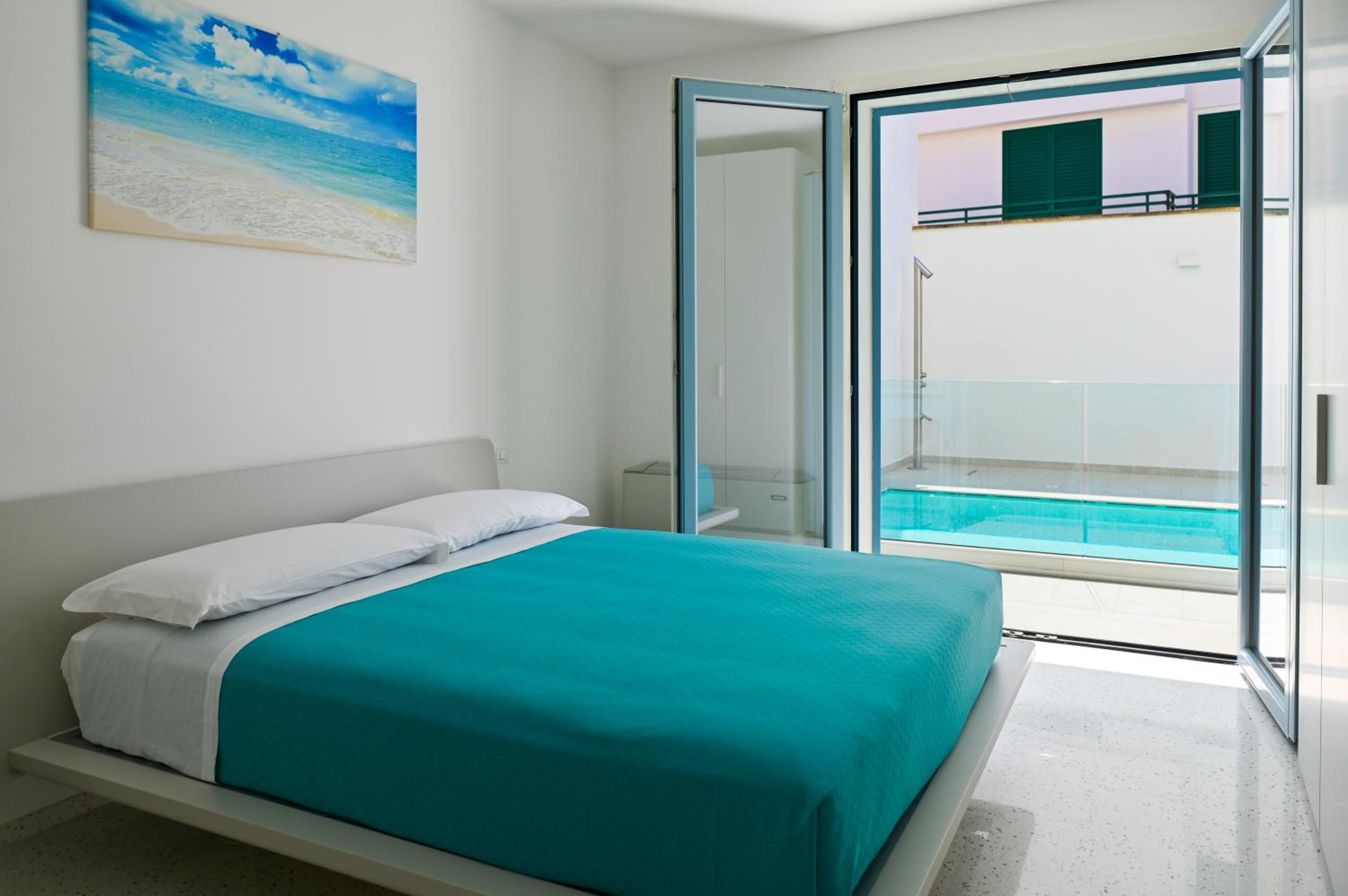 Perle Marine Suite Apartments