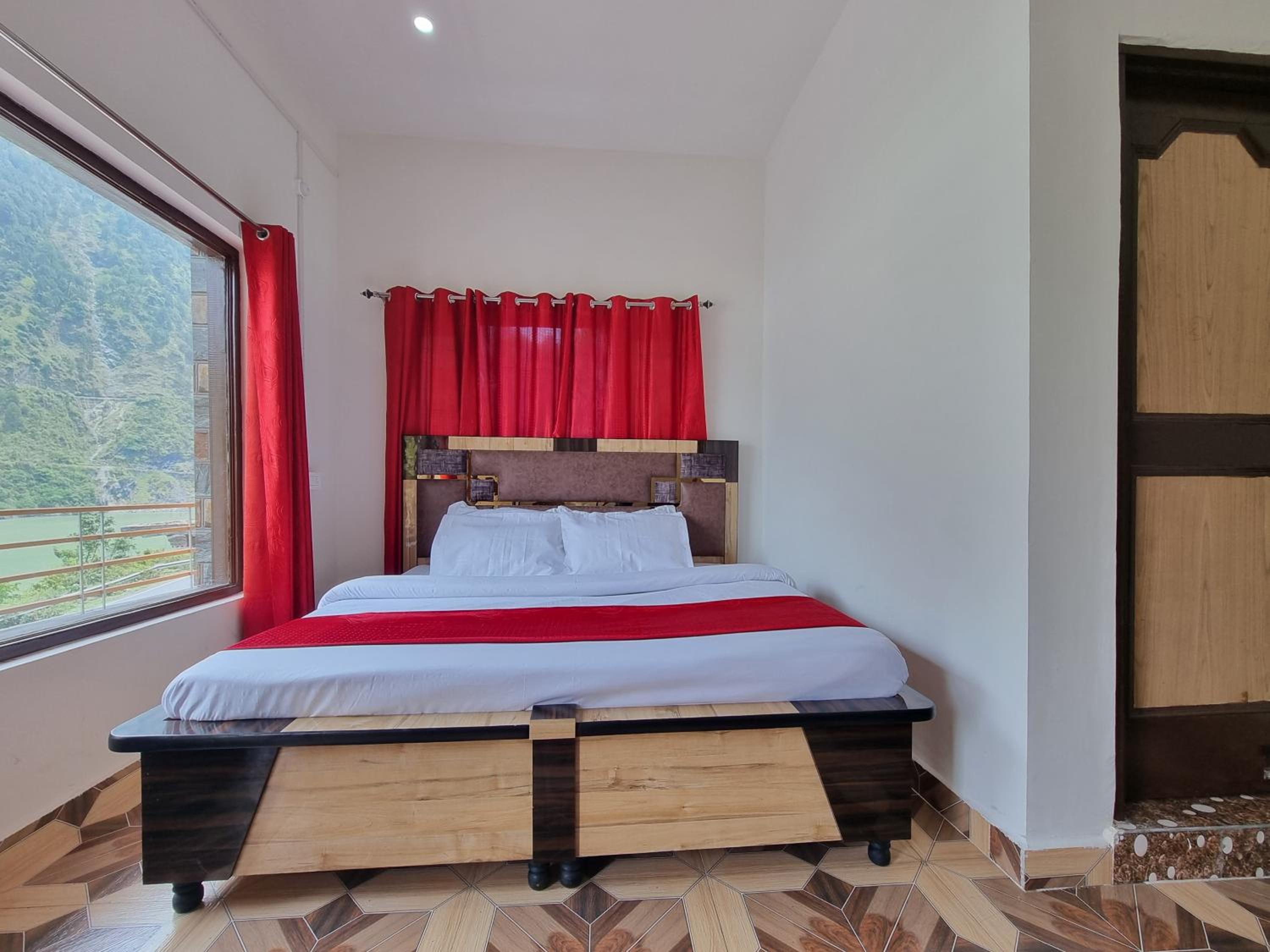 Chamera Inn - Riverside Homestay