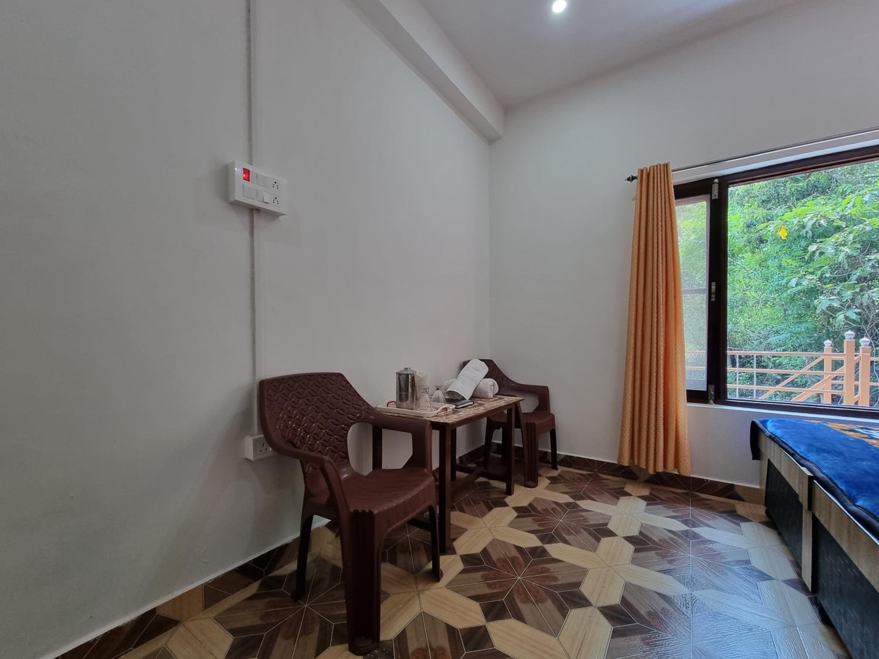 Chamera Inn - Riverside Homestay
