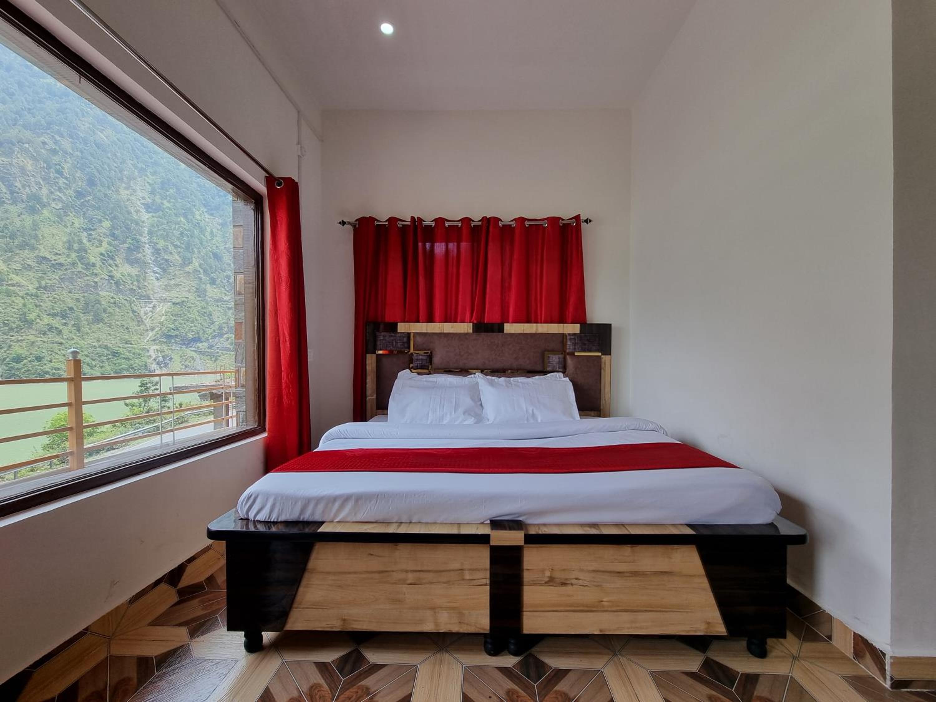 Chamera Inn - Riverside Homestay