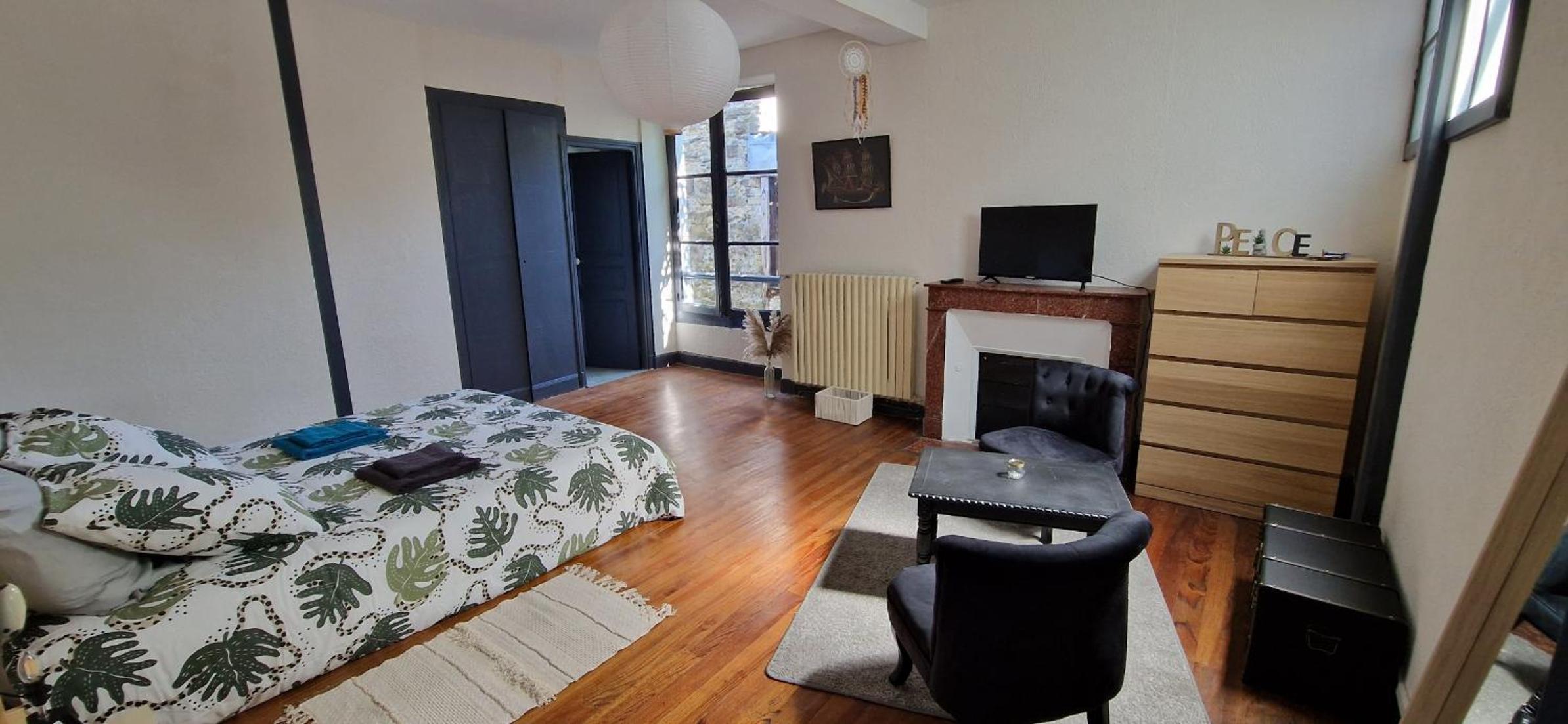 Spacieuse Maison de ville - Quartier Calme - 10 Personnes