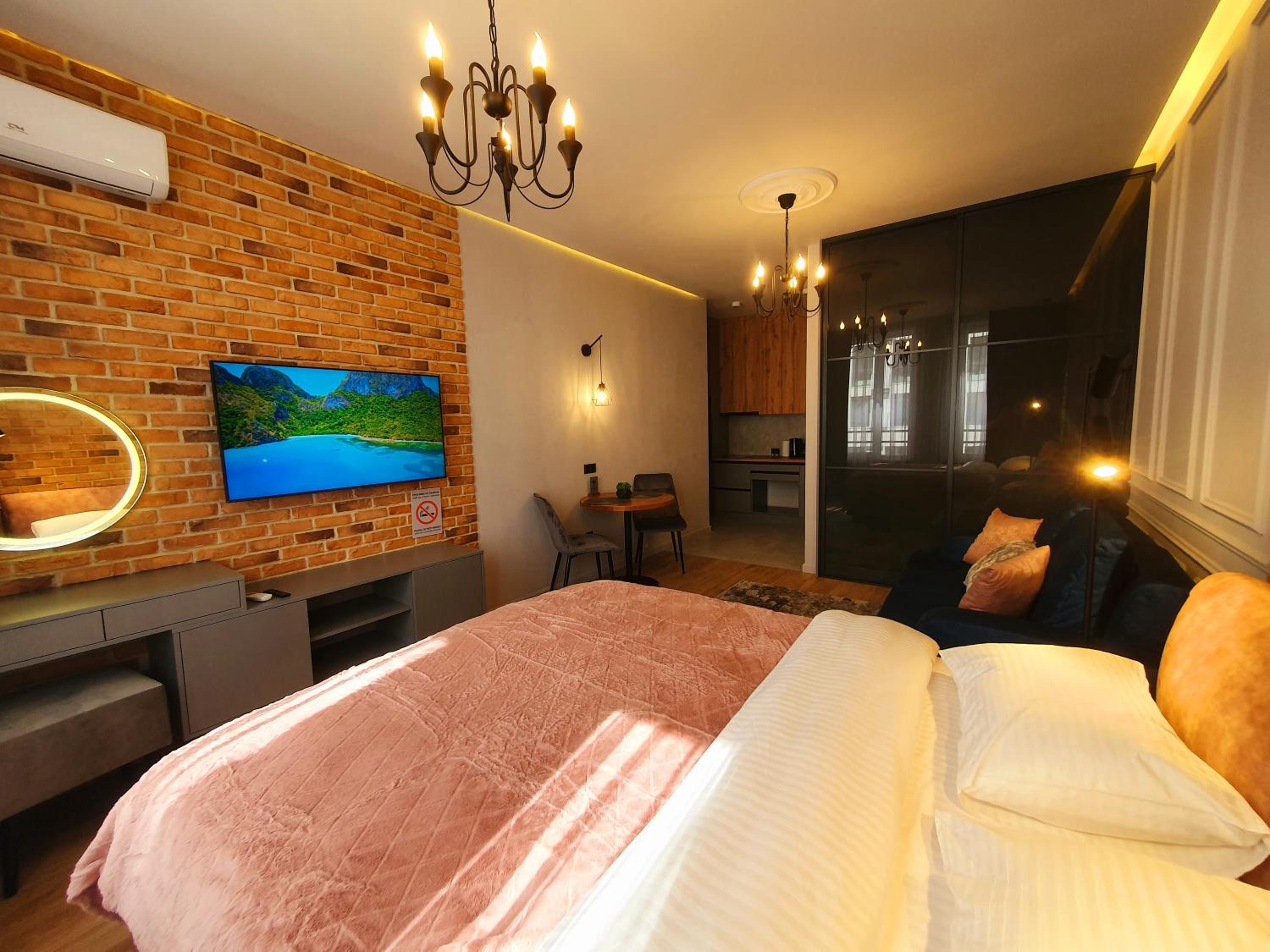 Designer apartment in the residential complex "Yaroslavivsky City" in the center of Kiev view 2