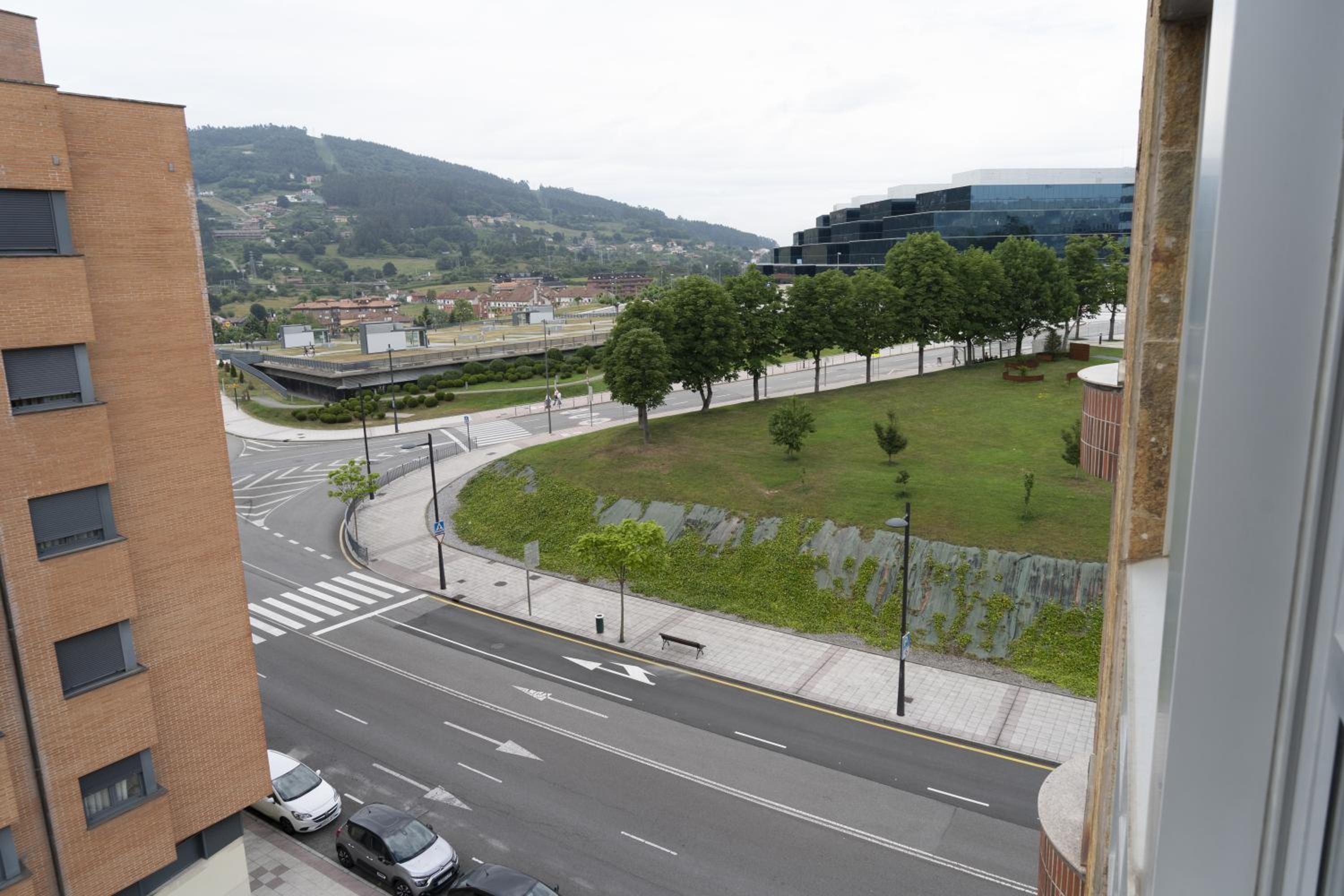 Acogedor Apartamento en Oviedo Frente al HUCA view 4