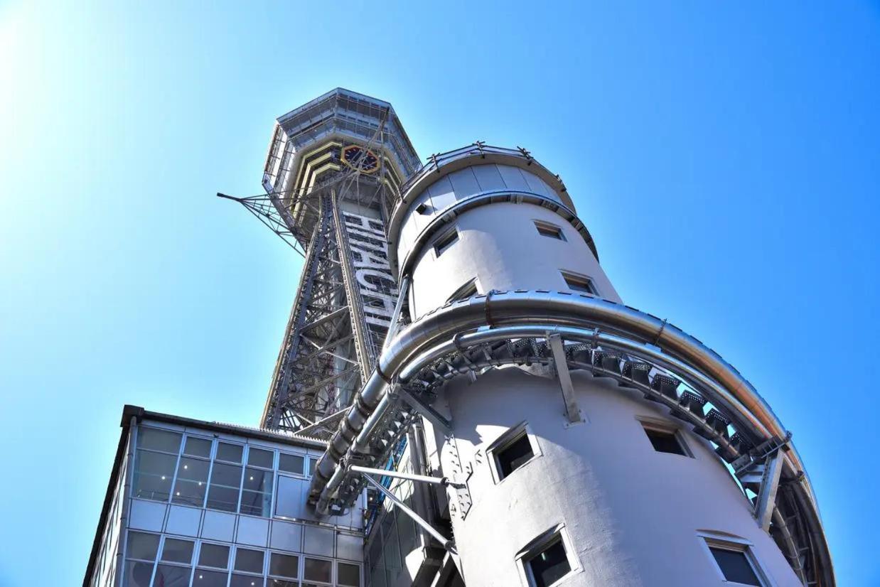 WuTong-40 minutes direct to Kansai Airport and 5 minute walk to JR or subway or Nankai line and 1 minute to Tsutenkaku the landmark of Osaka and Many Japan