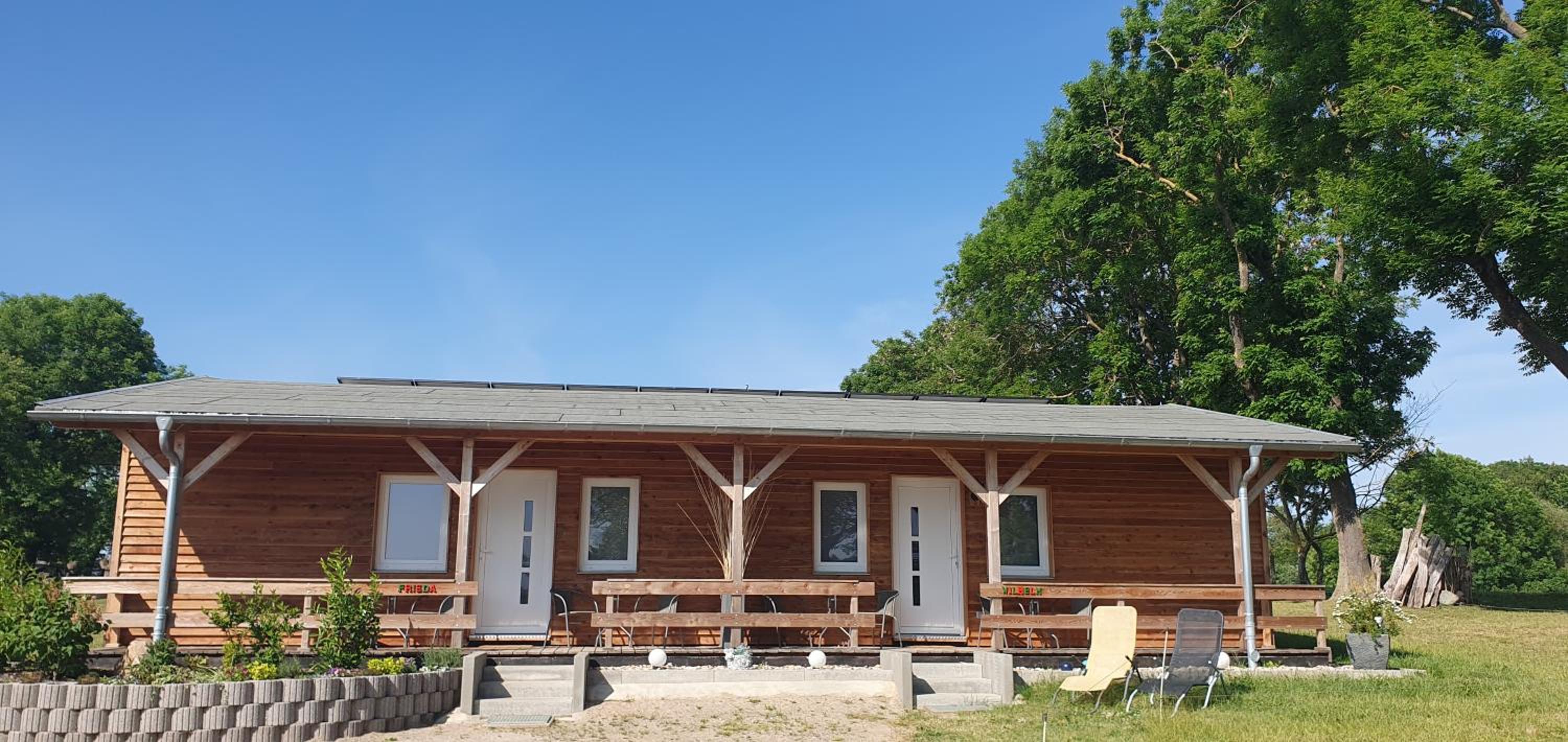 Peenehof Köppen - Ferienwohnungen & Schlaffässer