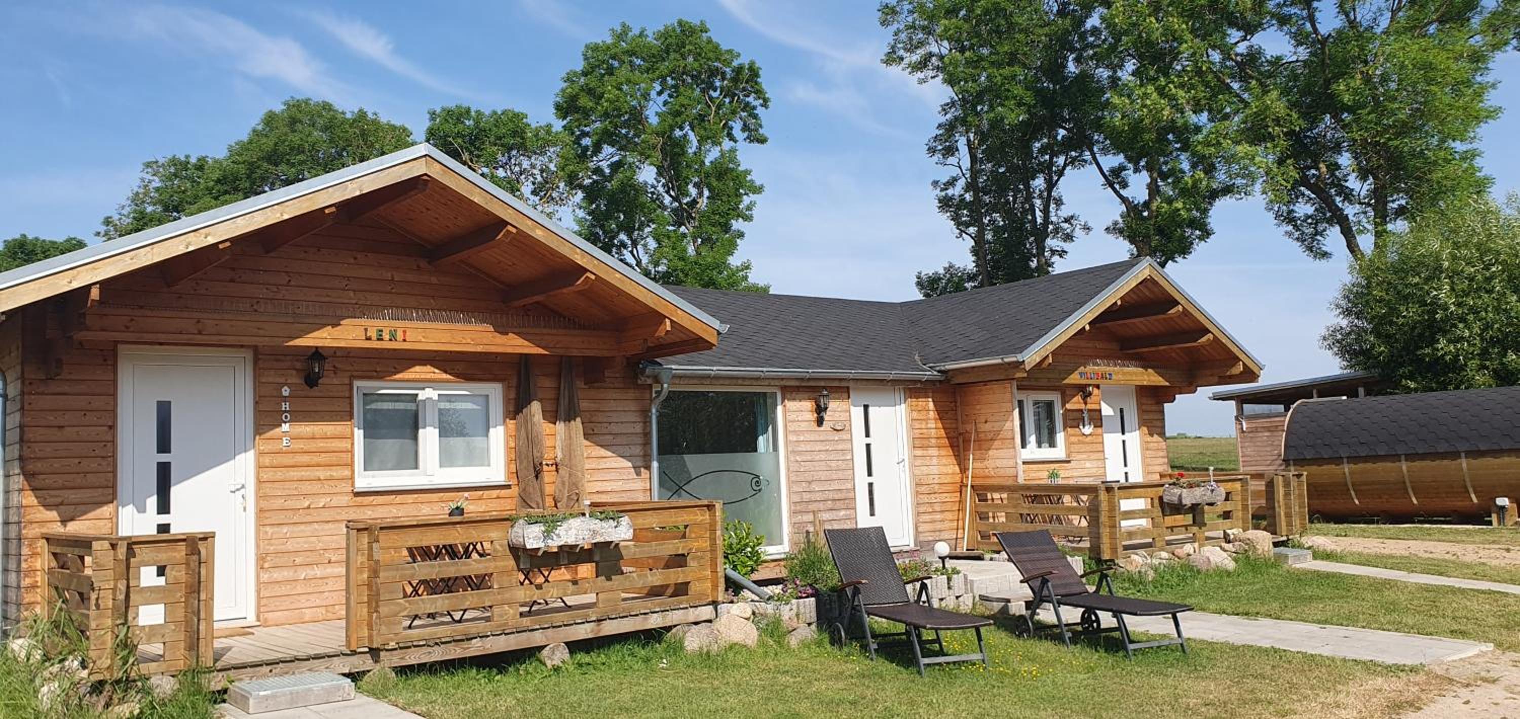 Peenehof Köppen - Ferienwohnungen & Schlaffässer