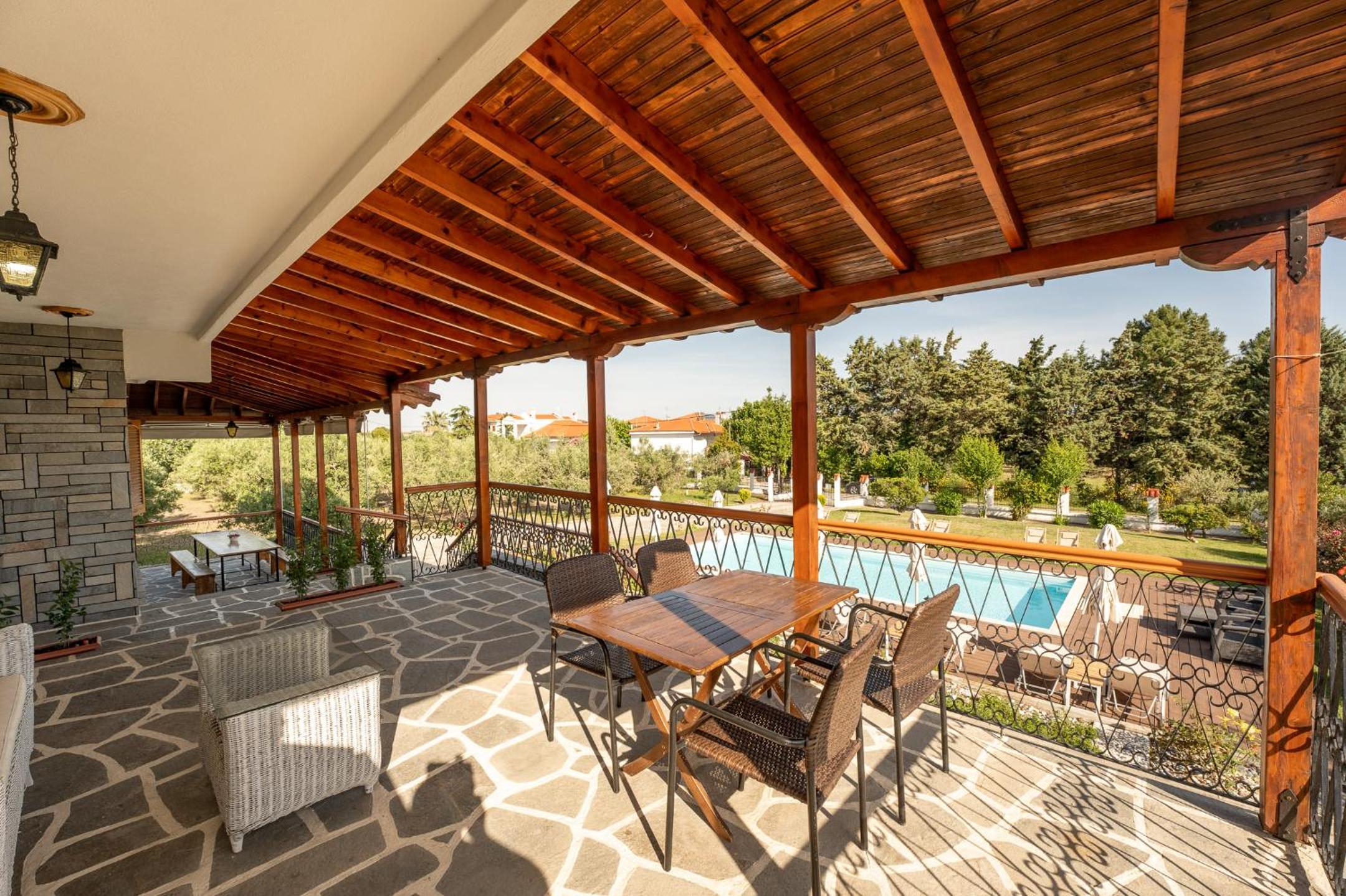 Kalisun Pool House by Georgalas