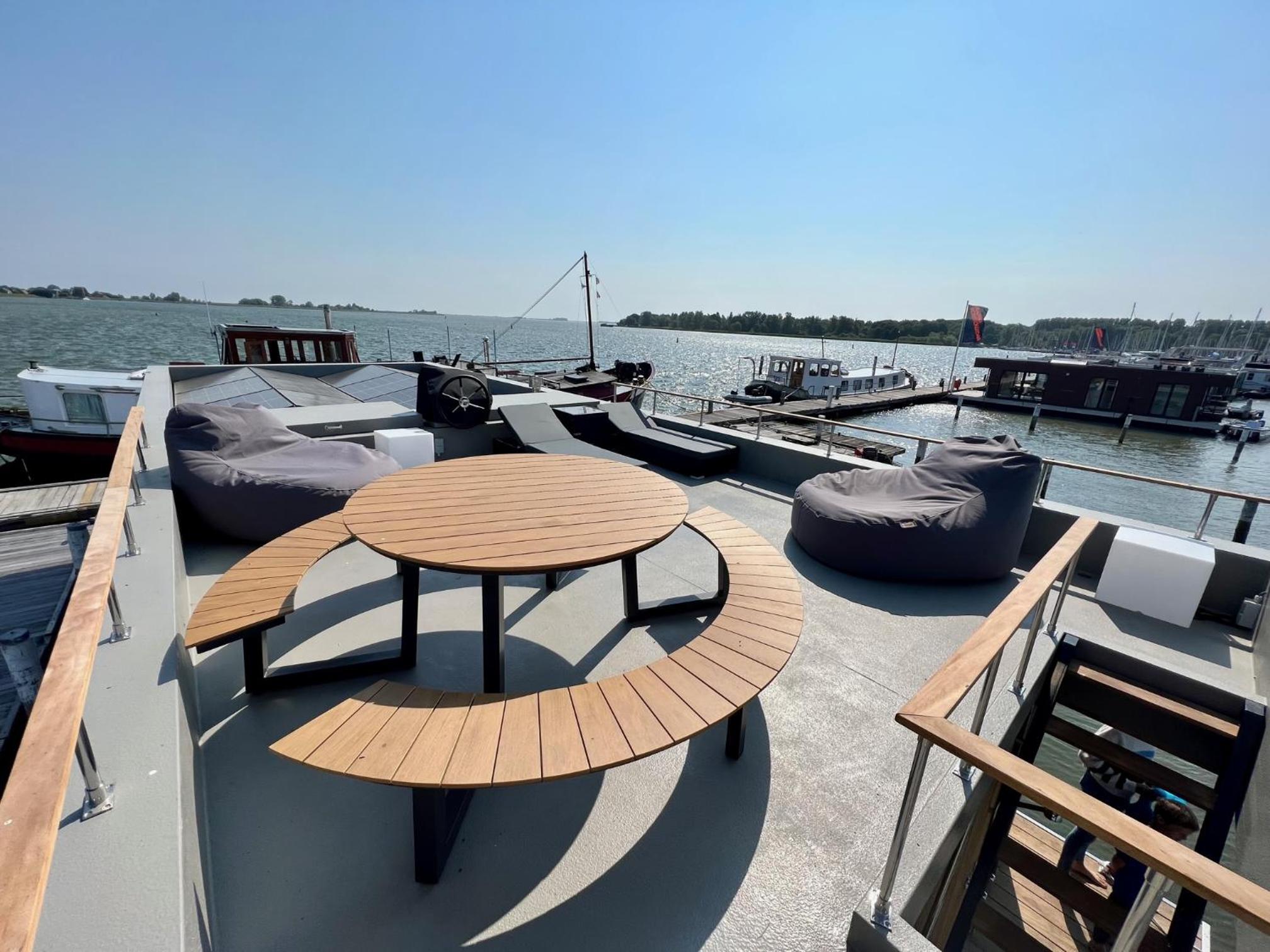 Houseboat in Amsterdam 6-pax view 5