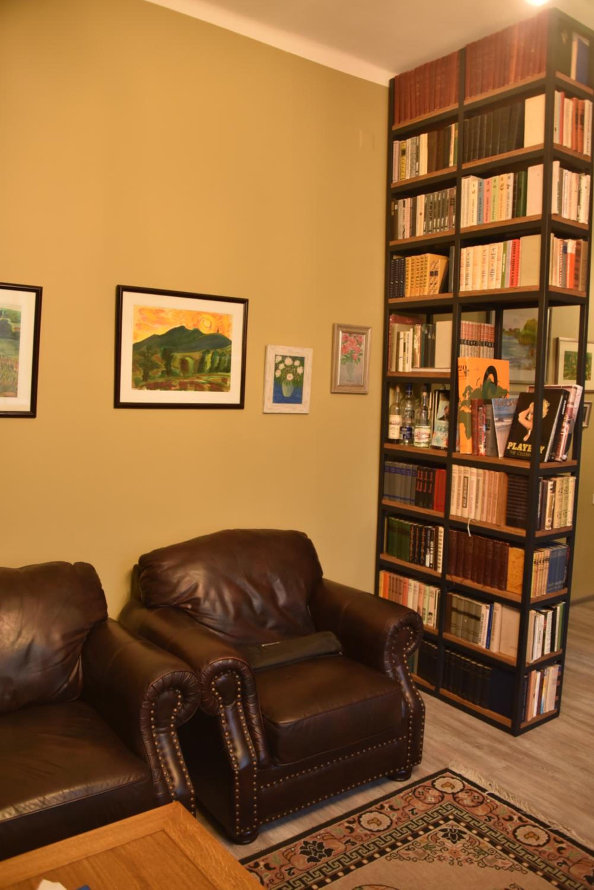 Library apartment with balcony near Opera
