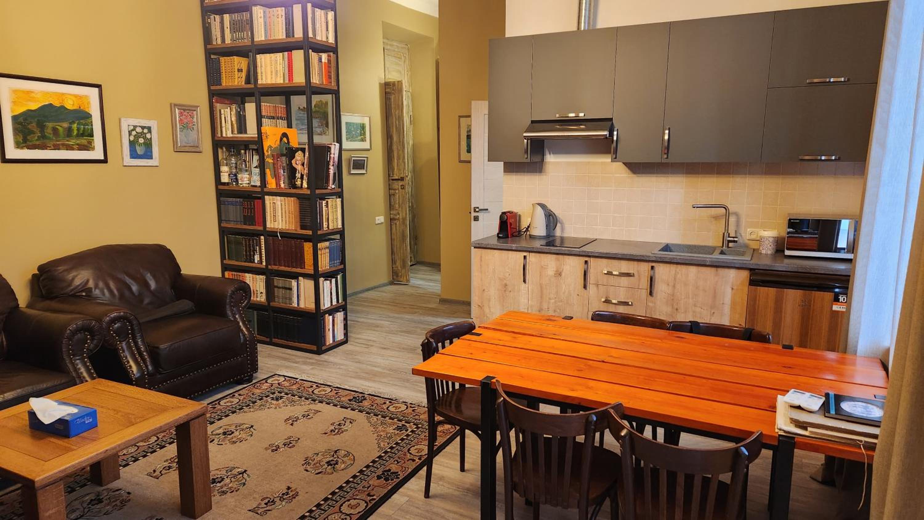 Library apartment with balcony near Opera