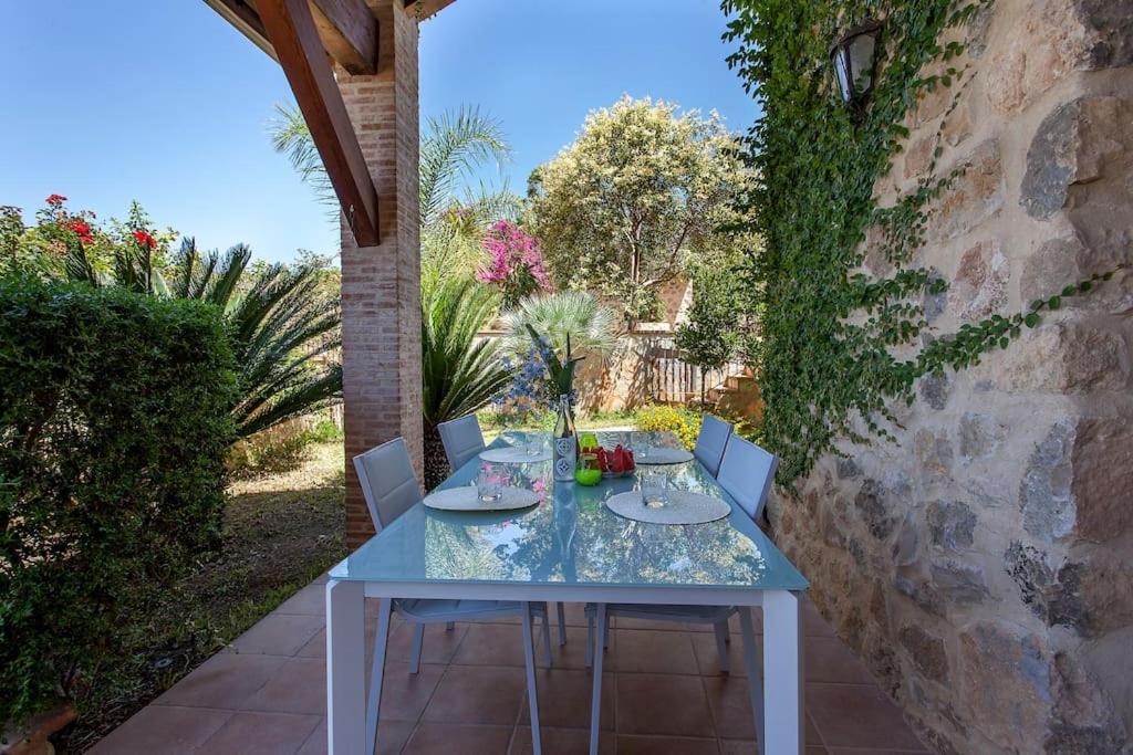 VILLA TAMARIT