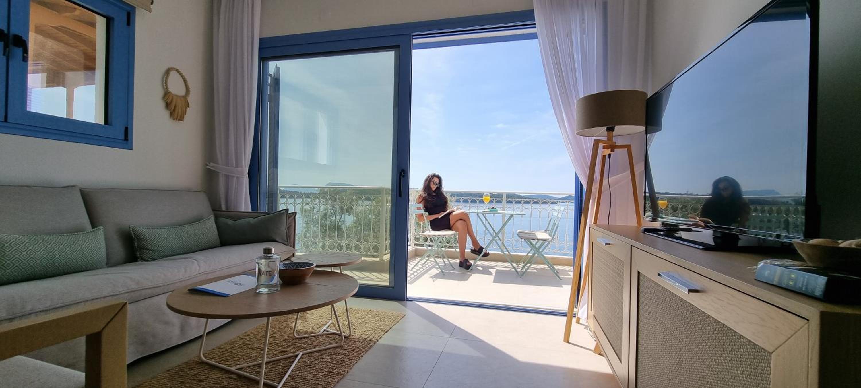 Luxury Waterfront Apartment - East Coast view 5