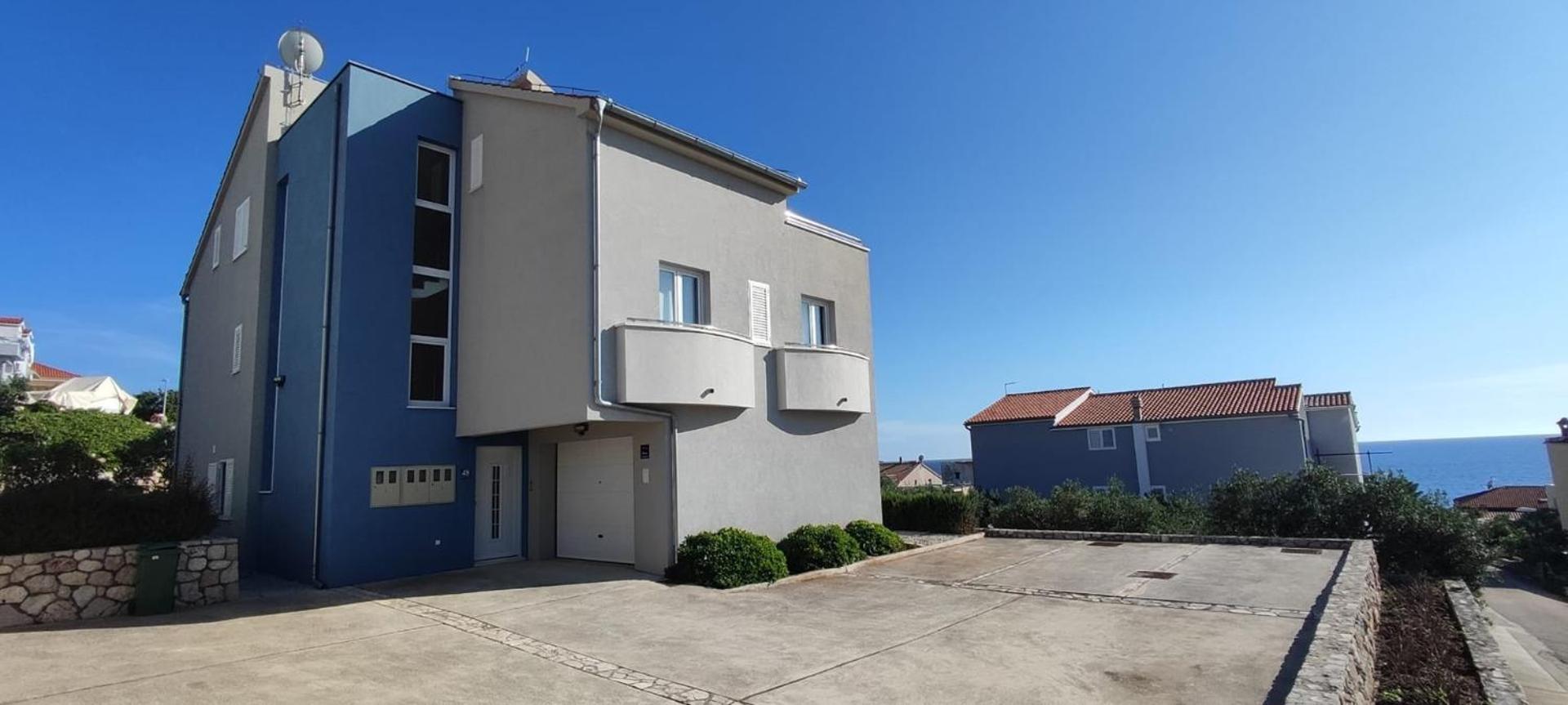 Apartments Lora