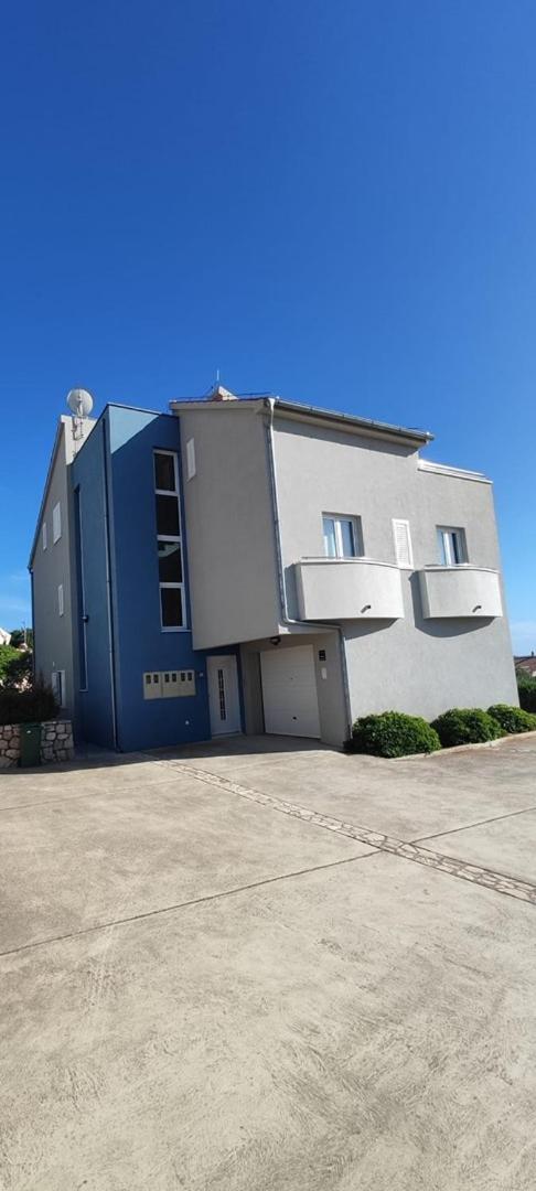 Apartments Lora