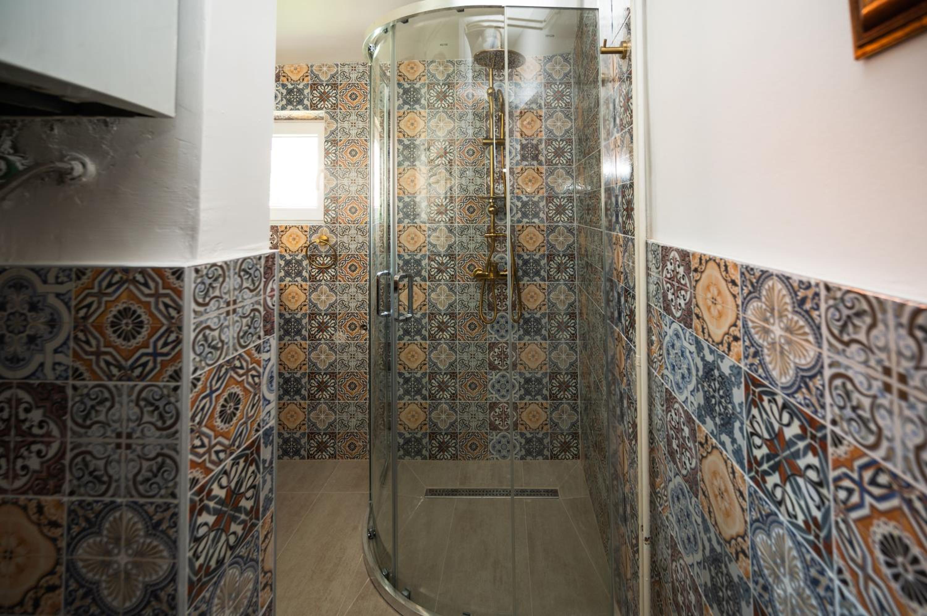 Authentic Design 2BDR Apartment in Old Town