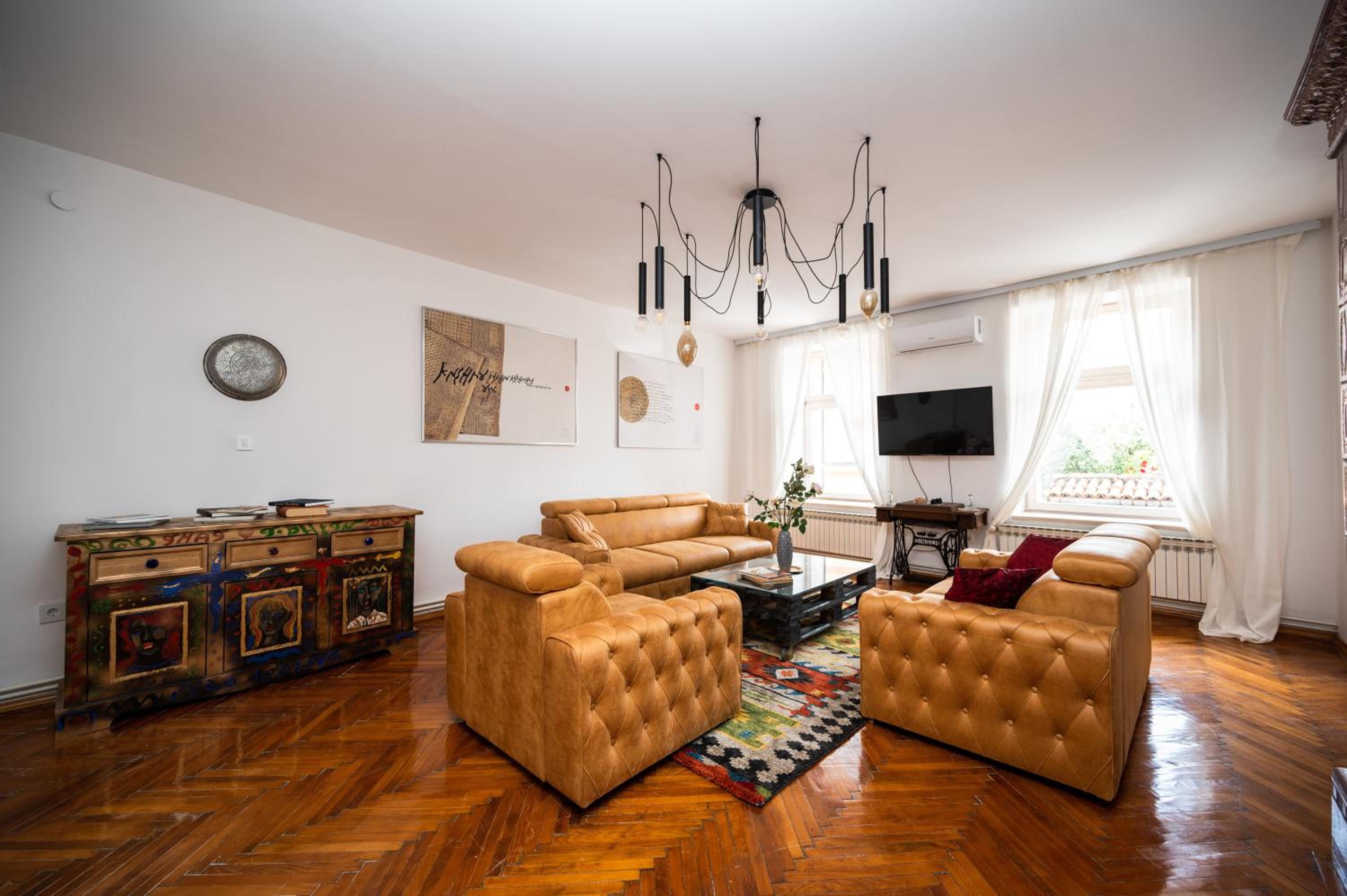 Authentic Design 2BDR Apartment in Old Town