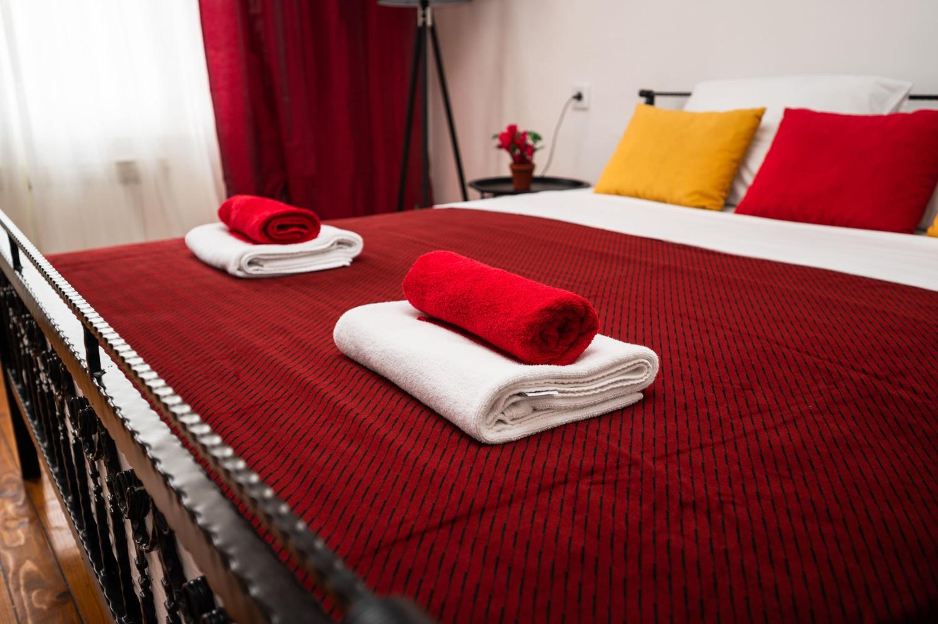 Authentic Design 2BDR Apartment in Old Town