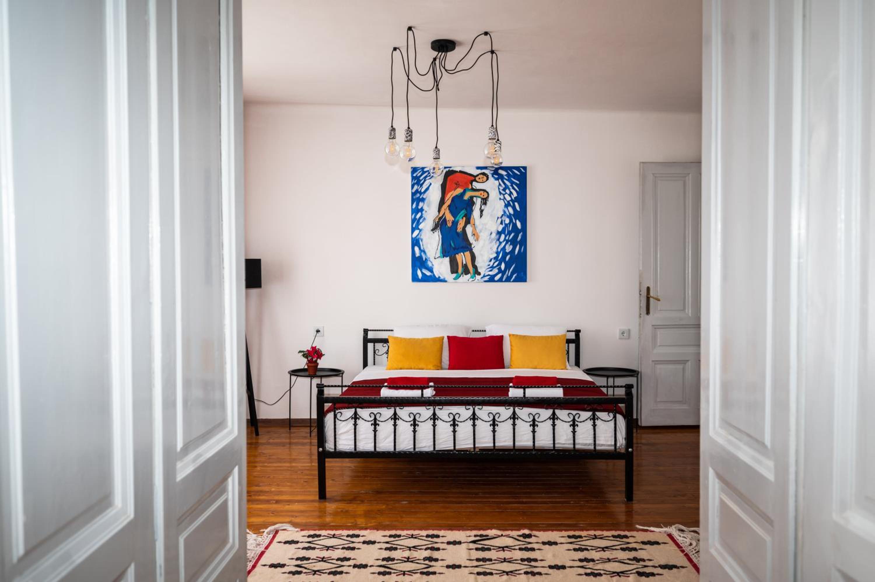 Authentic Design 2BDR Apartment in Old Town