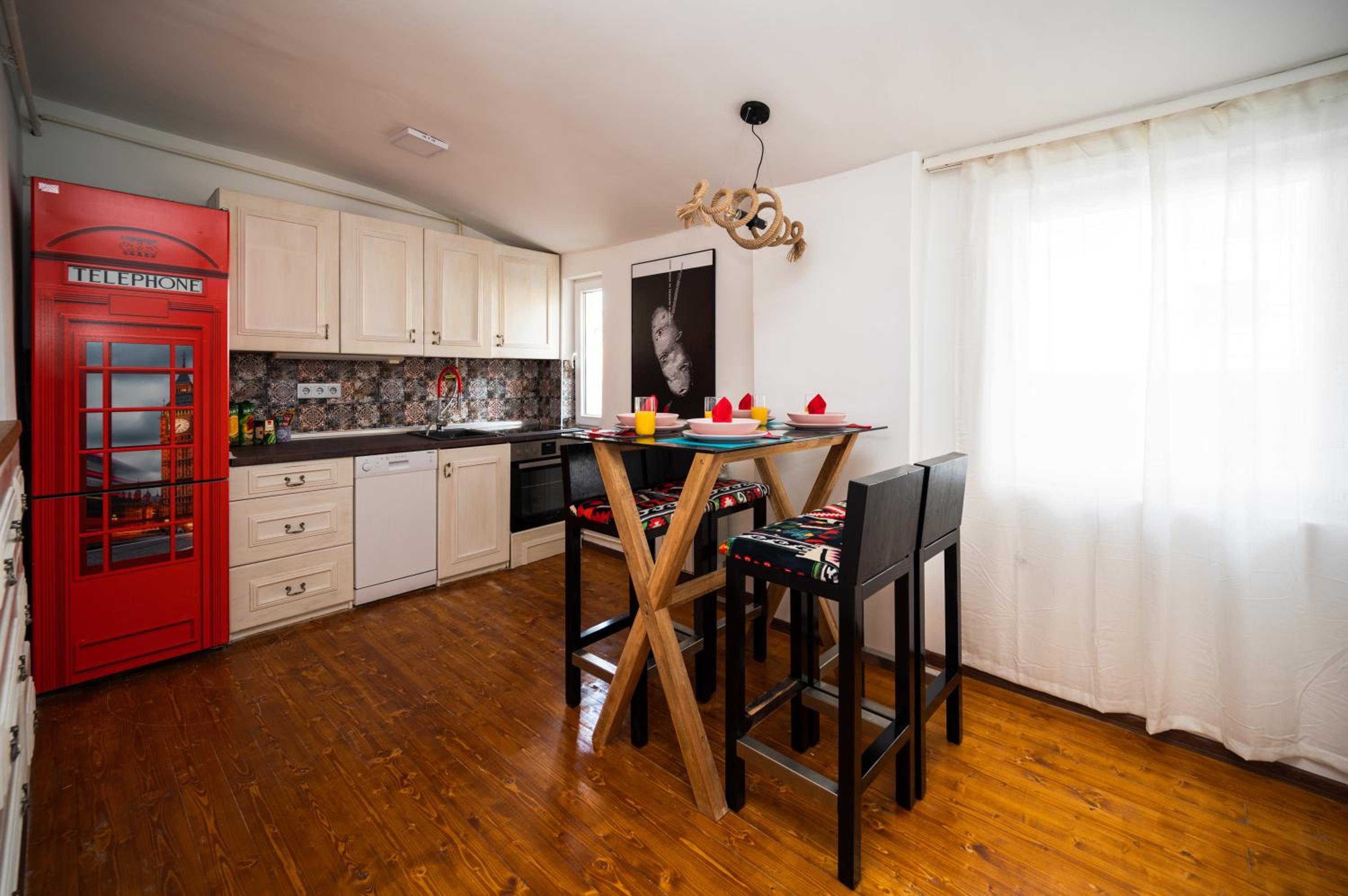 Authentic Design 2BDR Apartment in Old Town