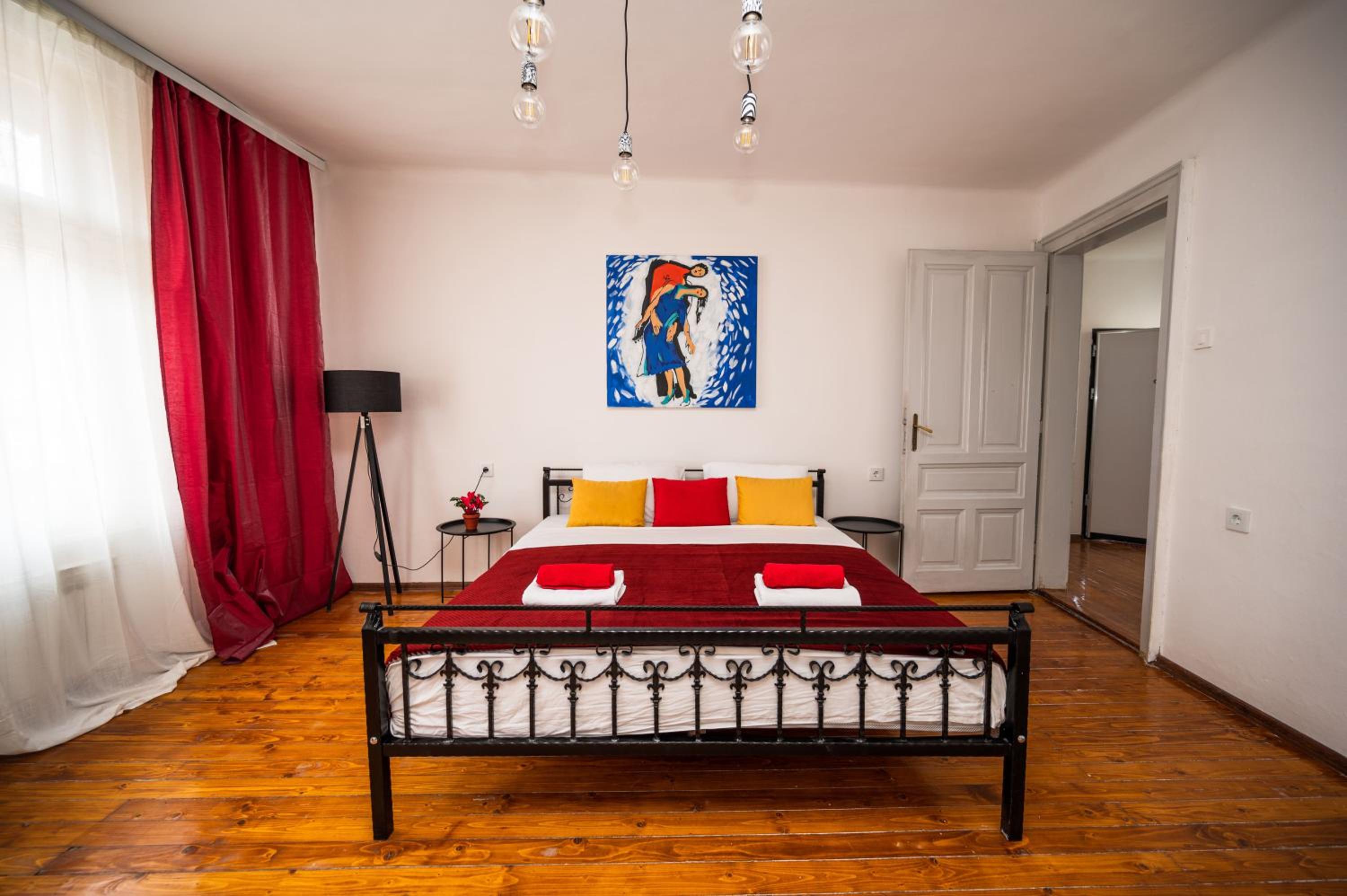 Authentic Design 2BDR Apartment in Old Town