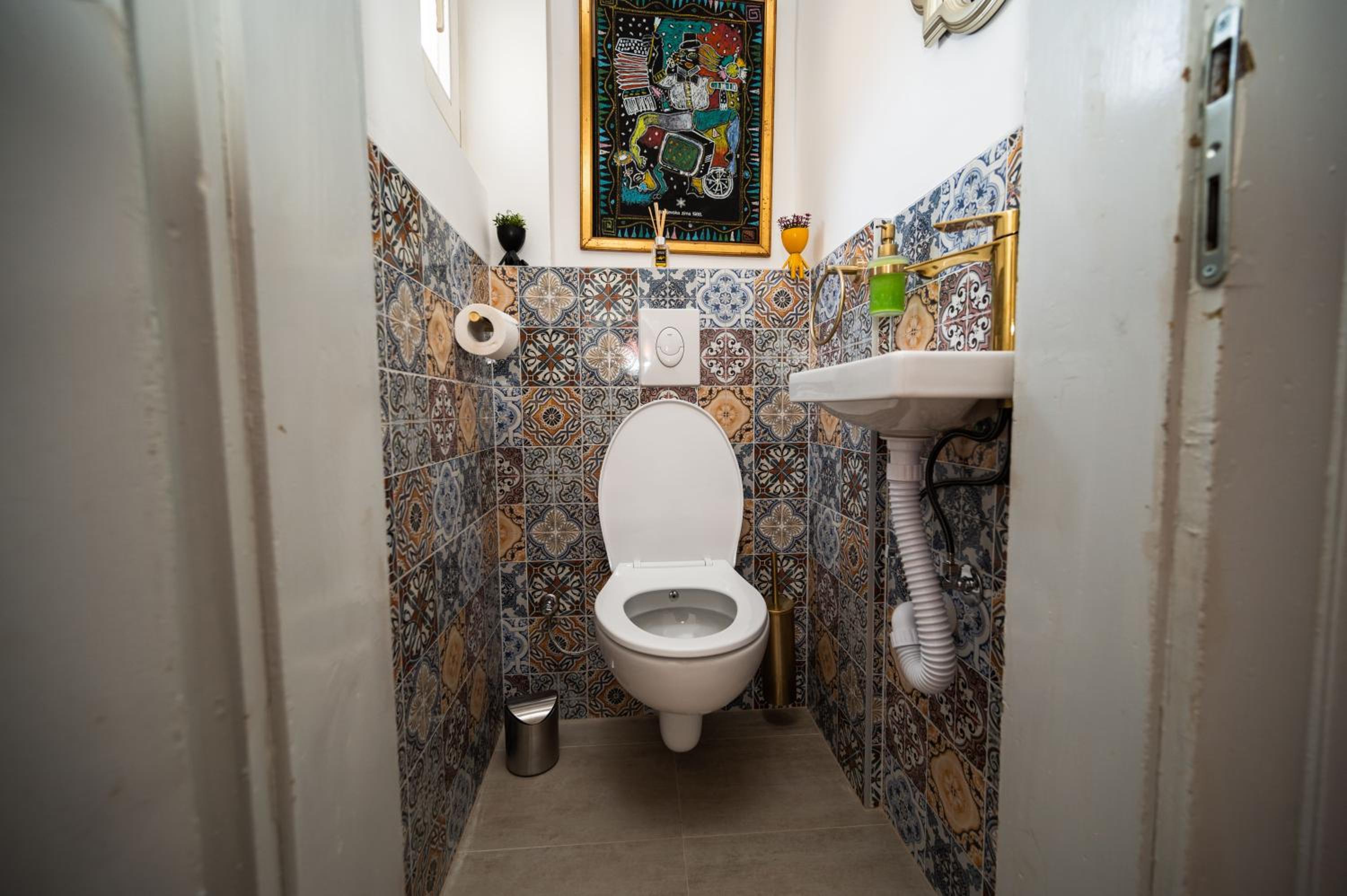 Authentic Design 2BDR Apartment in Old Town