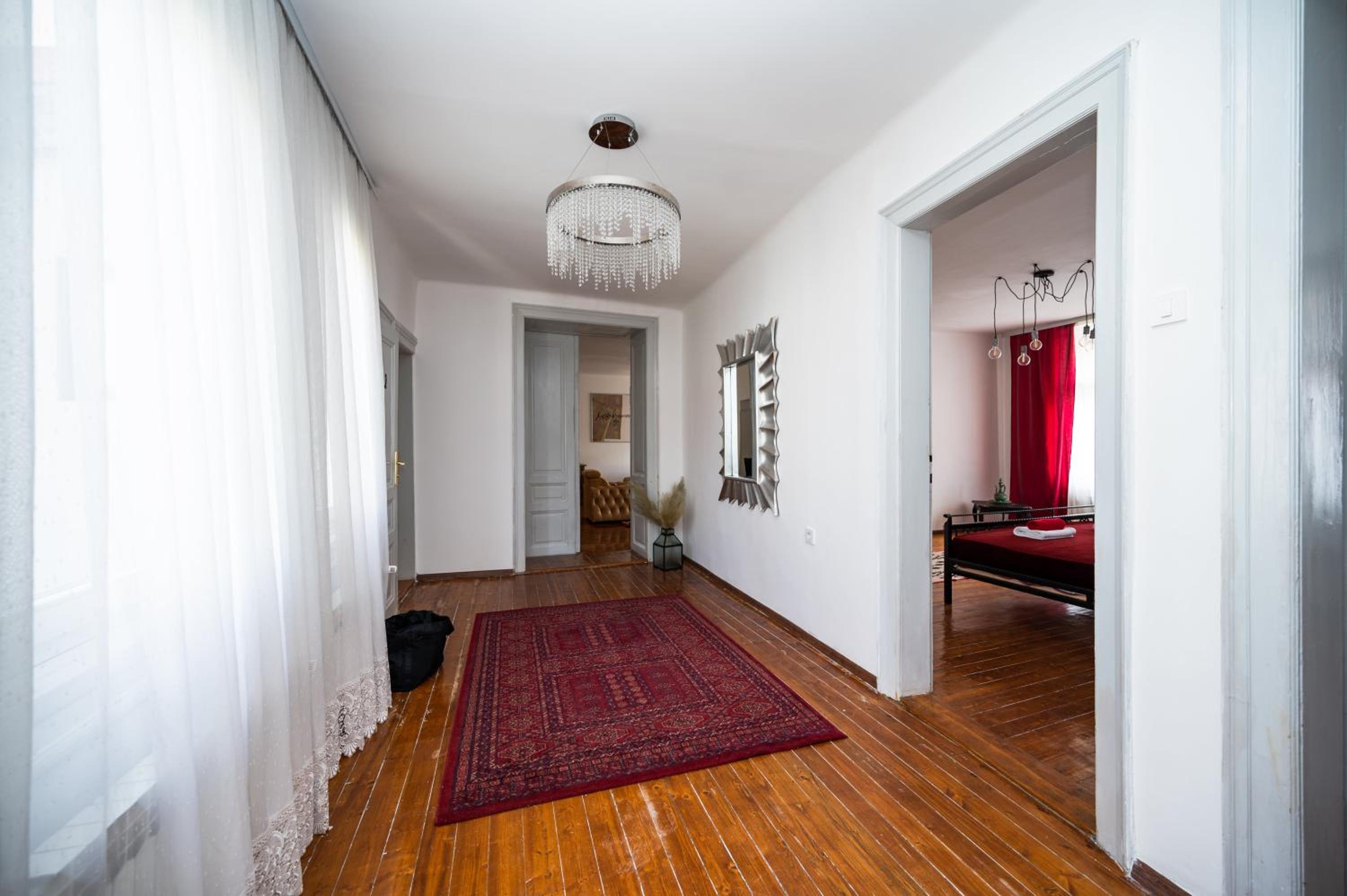 Authentic Design 2BDR Apartment in Old Town