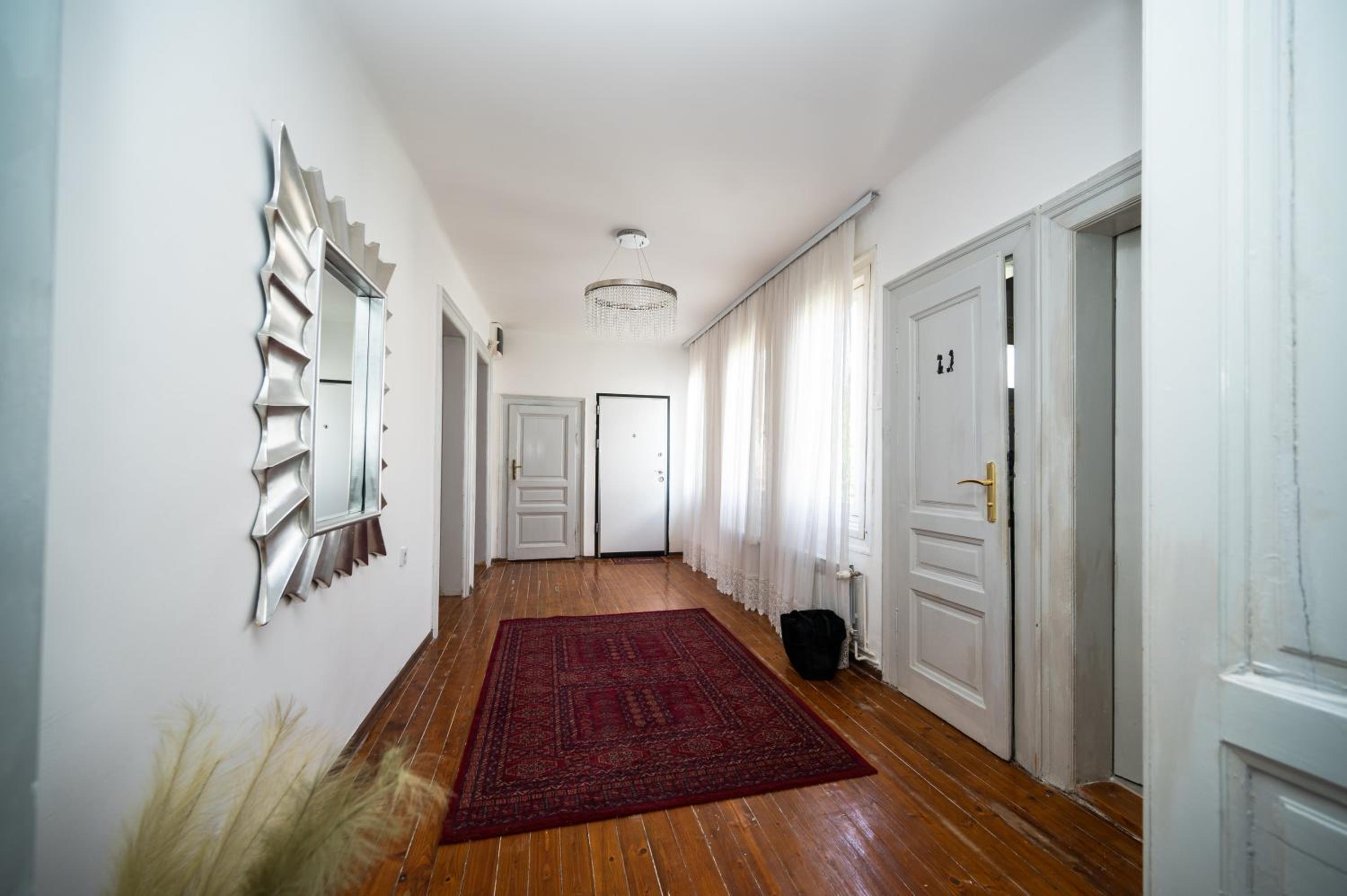 Authentic Design 2BDR Apartment in Old Town
