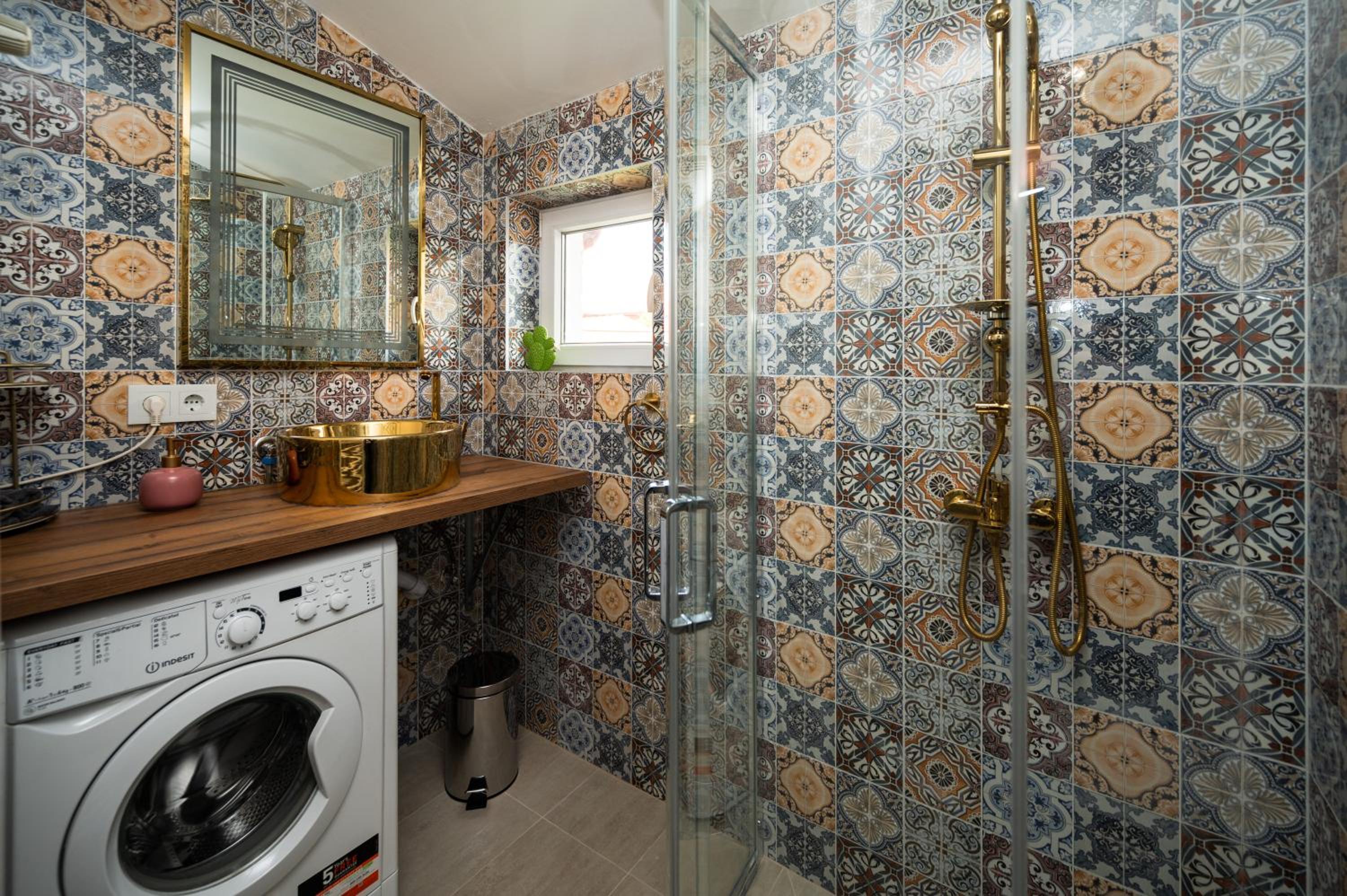 Authentic Design 2BDR Apartment in Old Town