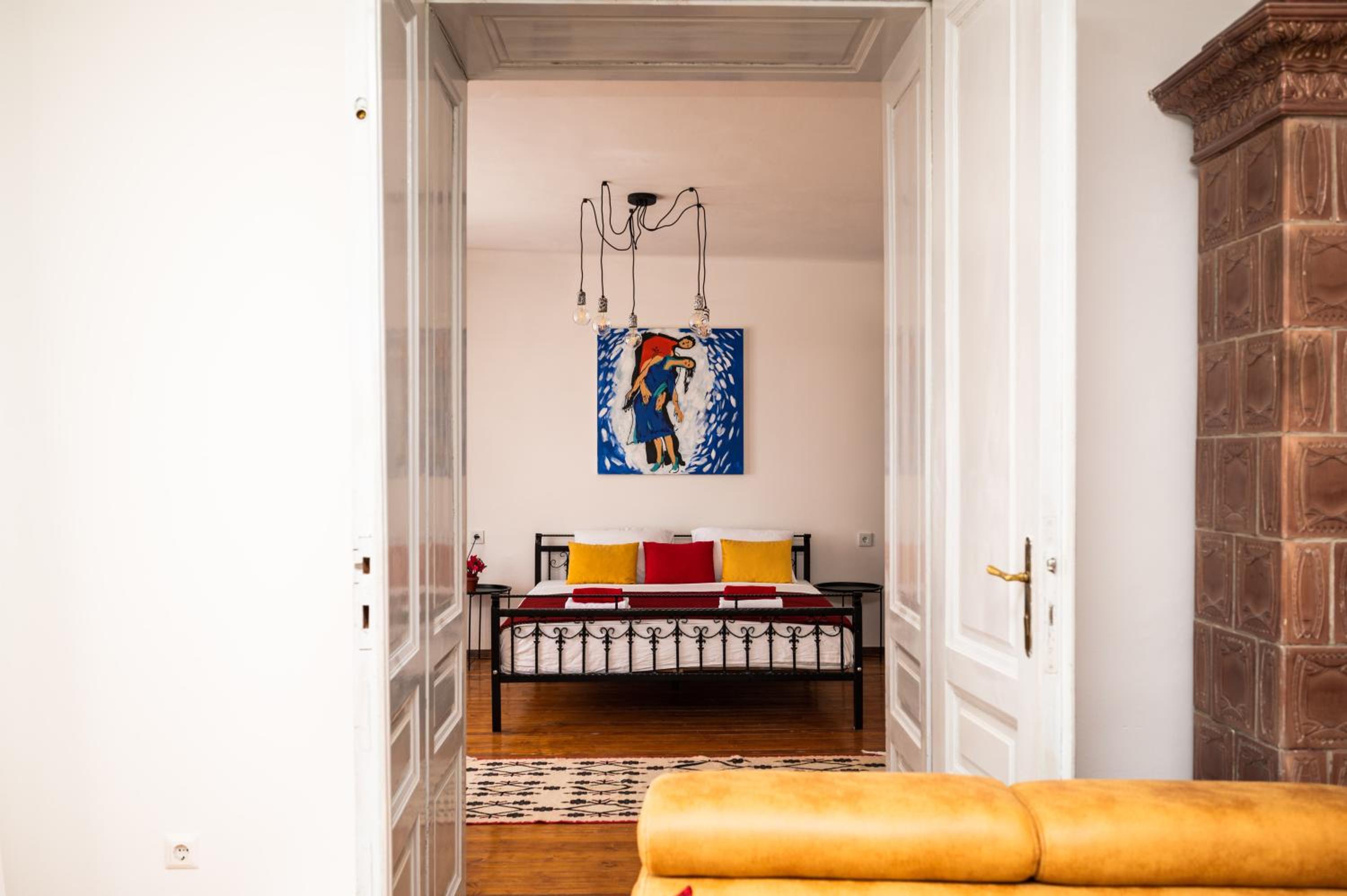 Authentic Design 2BDR Apartment in Old Town