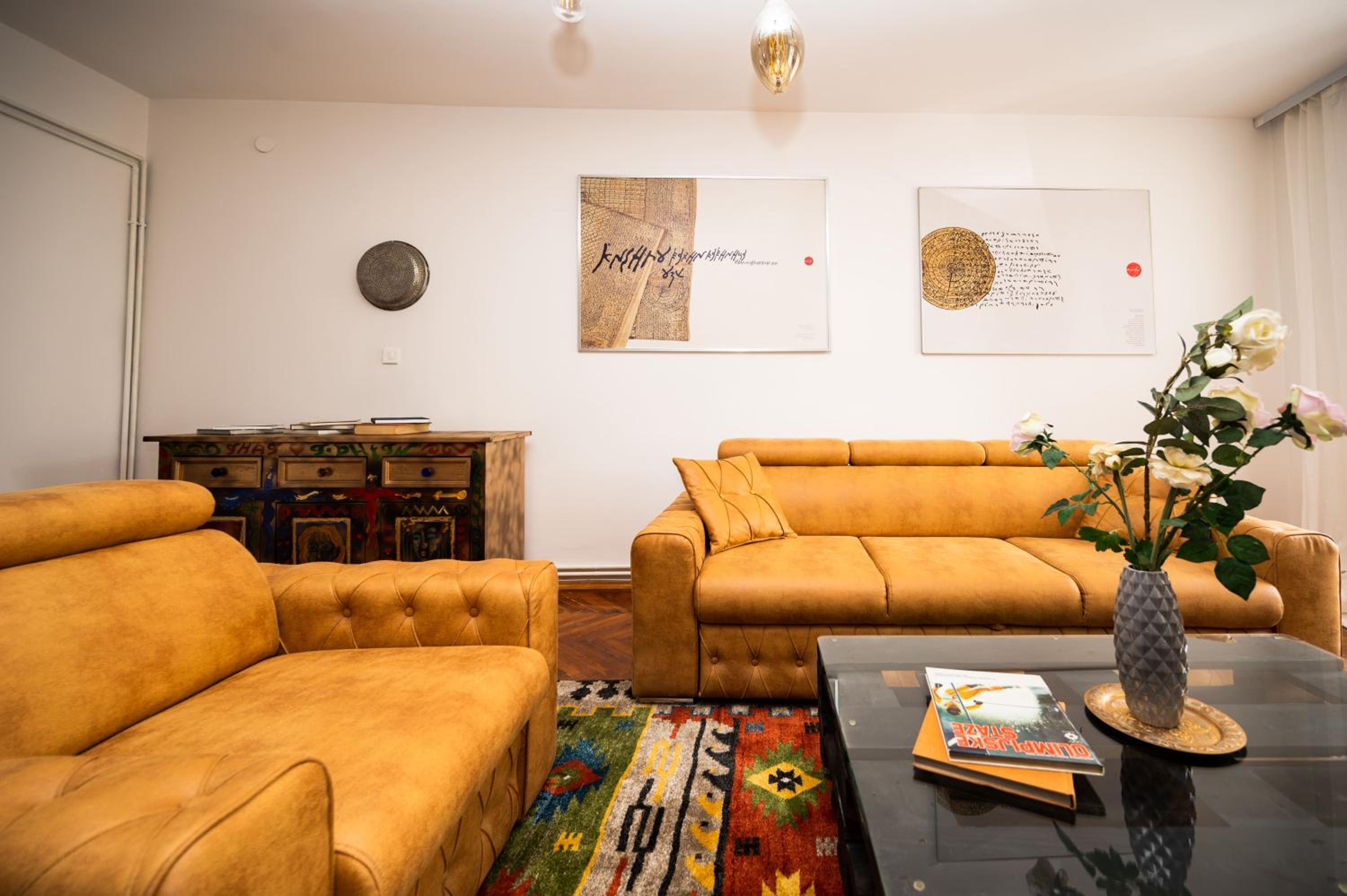 Authentic Design 2BDR Apartment in Old Town