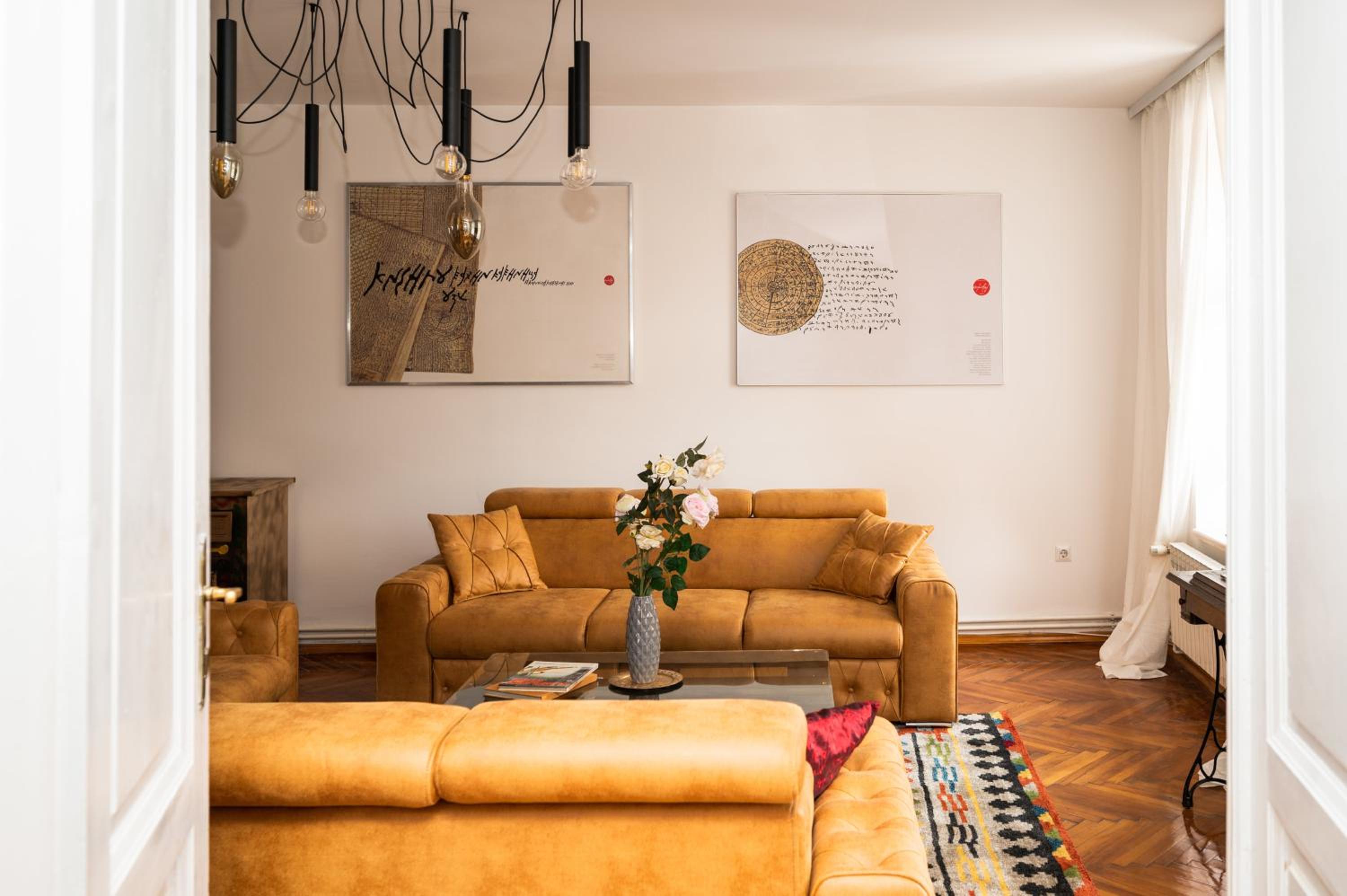 Authentic Design 2BDR Apartment in Old Town