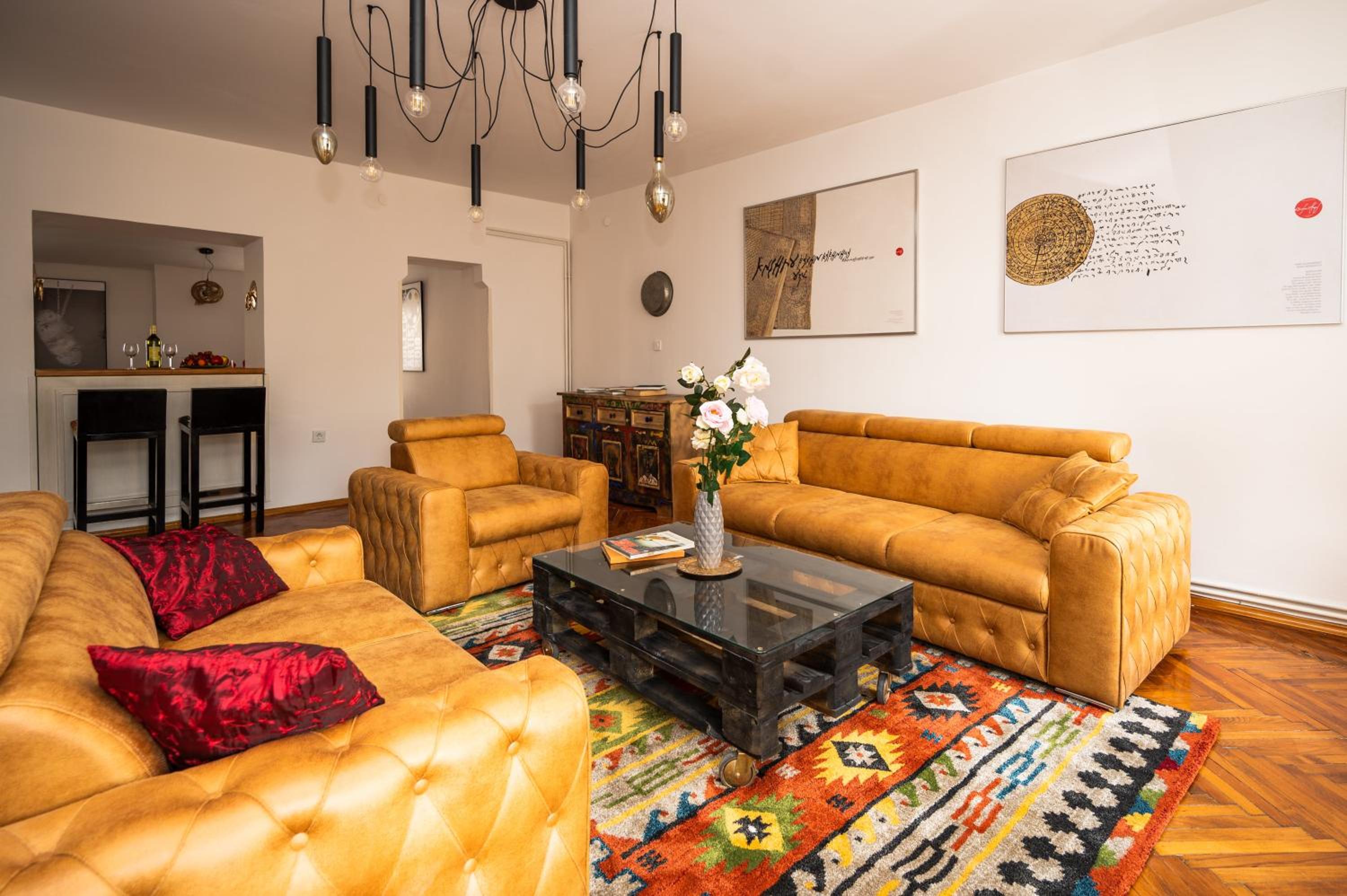 Authentic Design 2BDR Apartment in Old Town