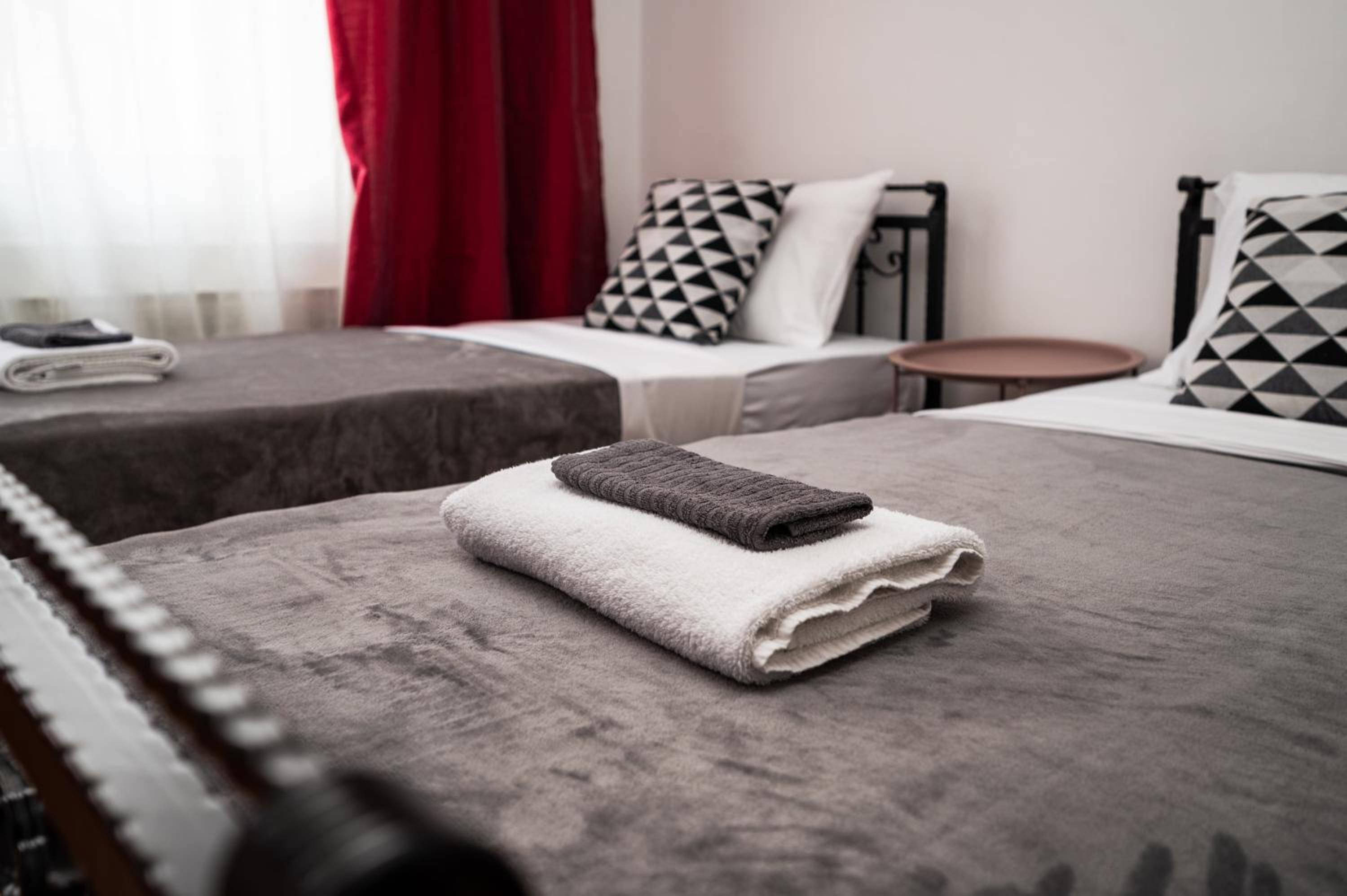 Authentic Design 2BDR Apartment in Old Town
