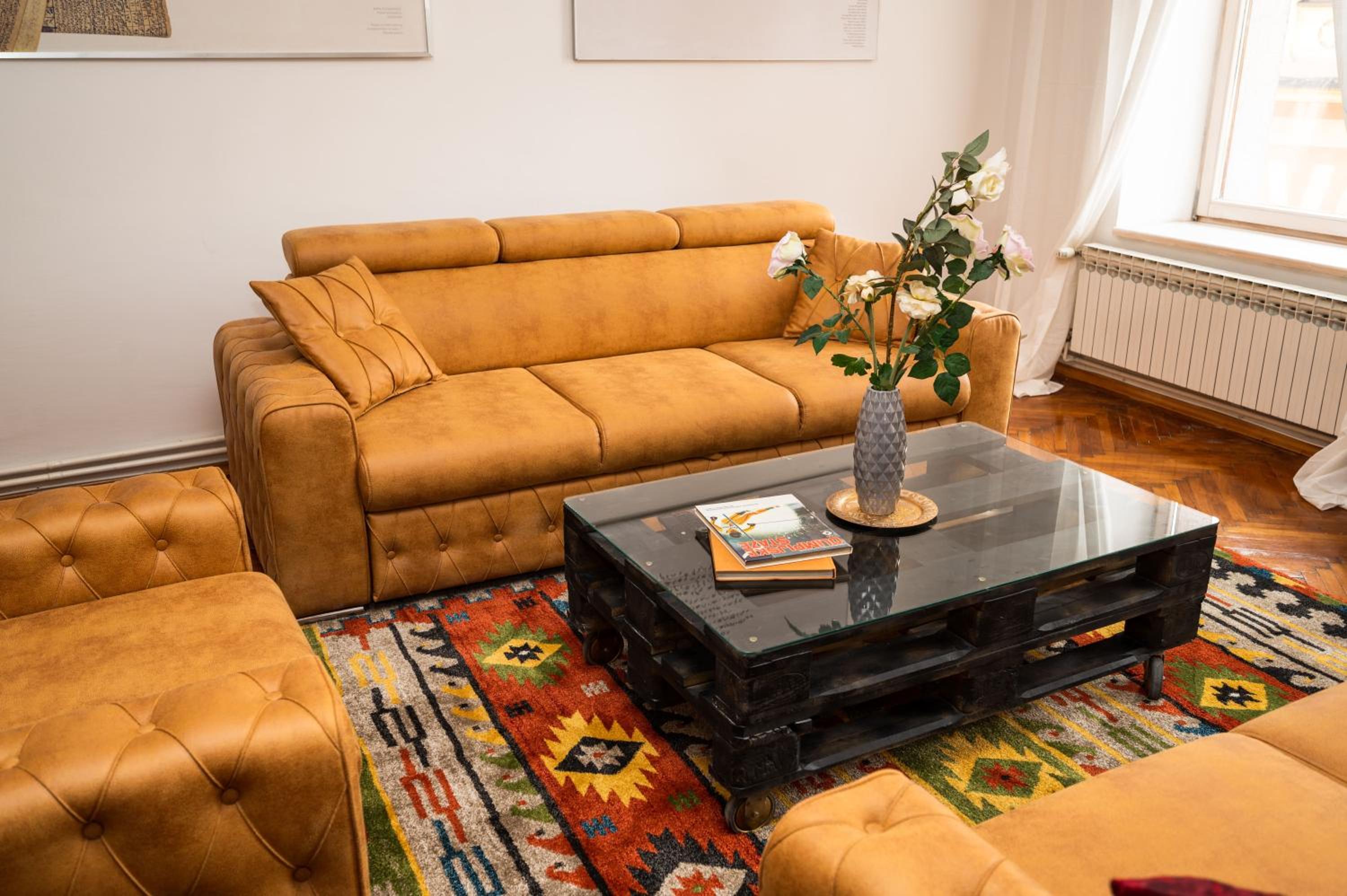 Authentic Design 2BDR Apartment in Old Town