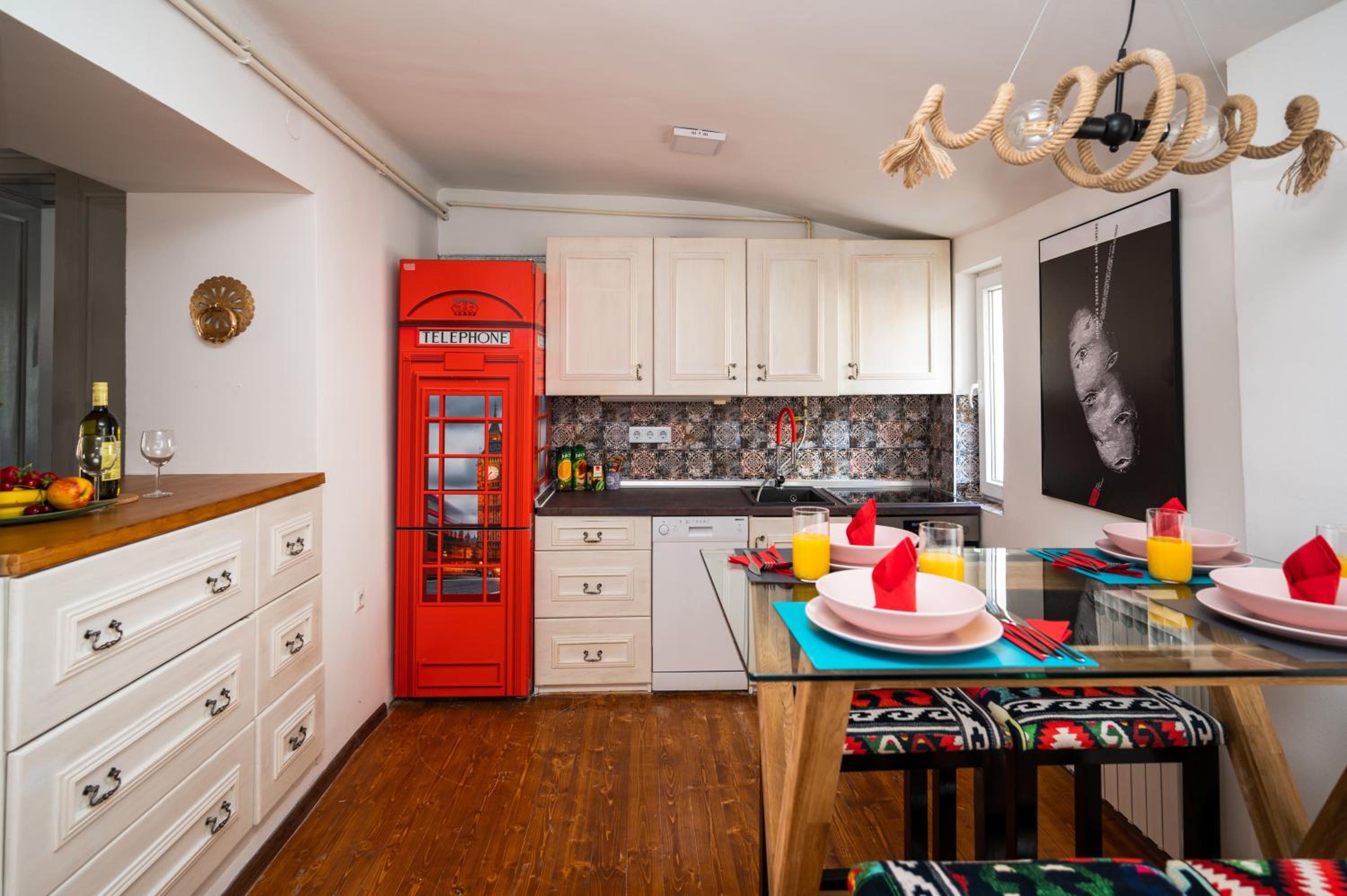 Authentic Design 2BDR Apartment in Old Town