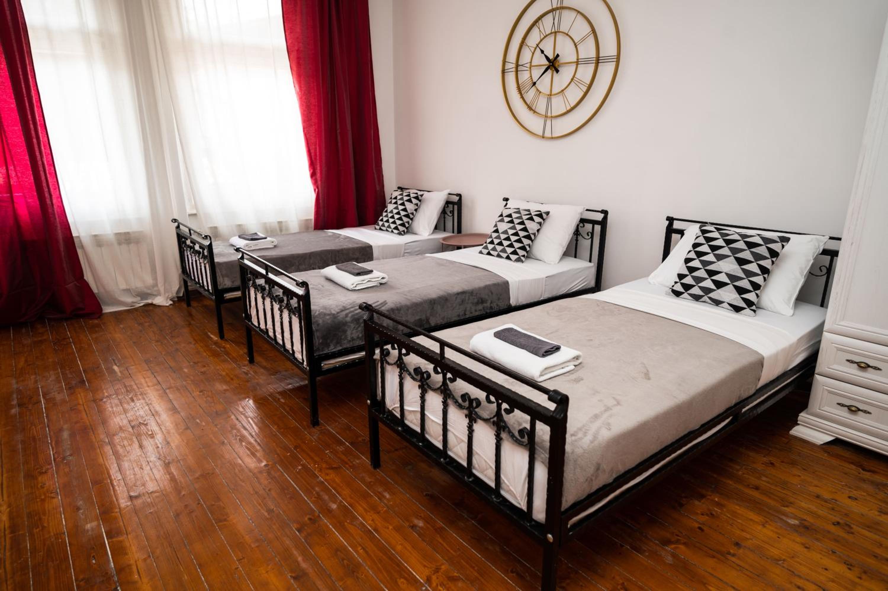 Authentic Design 2BDR Apartment in Old Town