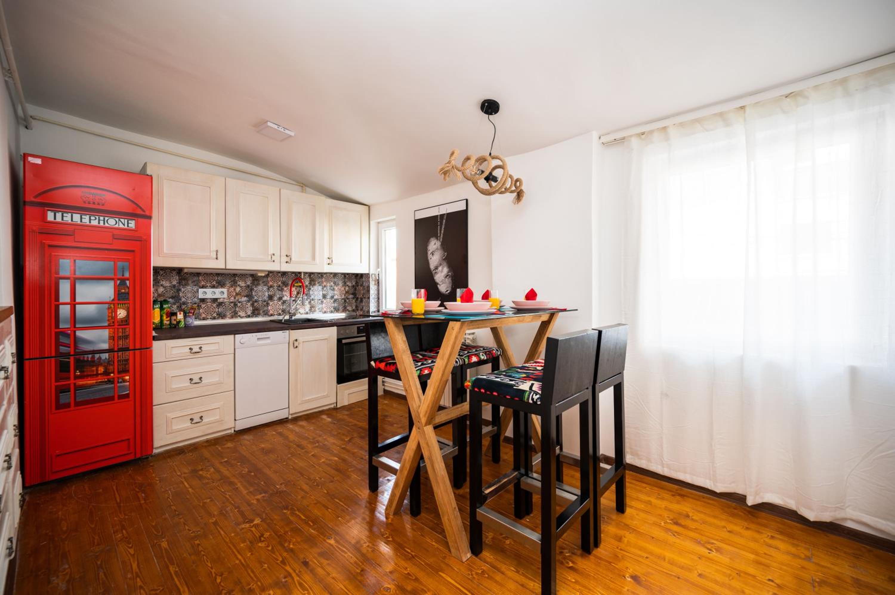 Authentic Design 2BDR Apartment in Old Town