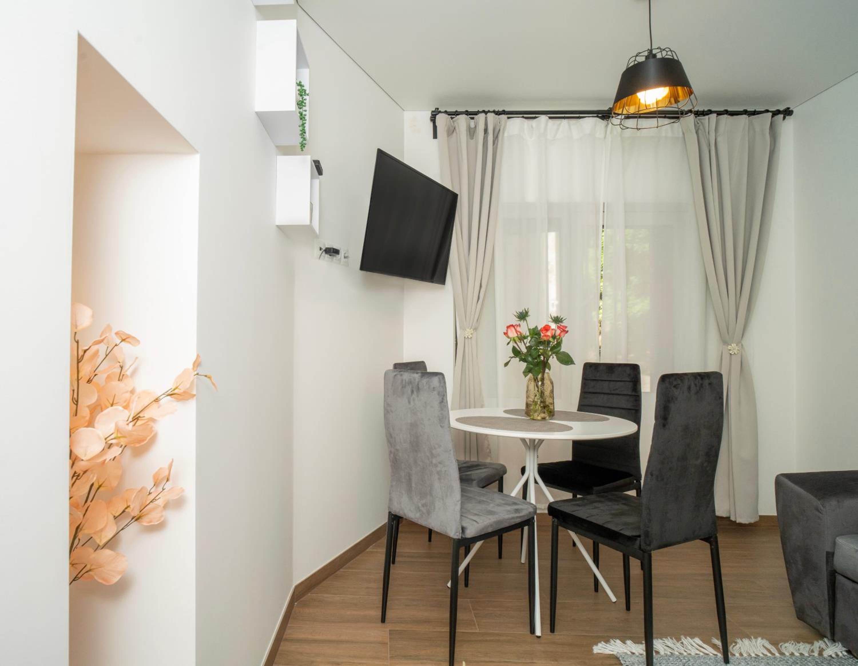 Downhill Apartment on the Groundfloor