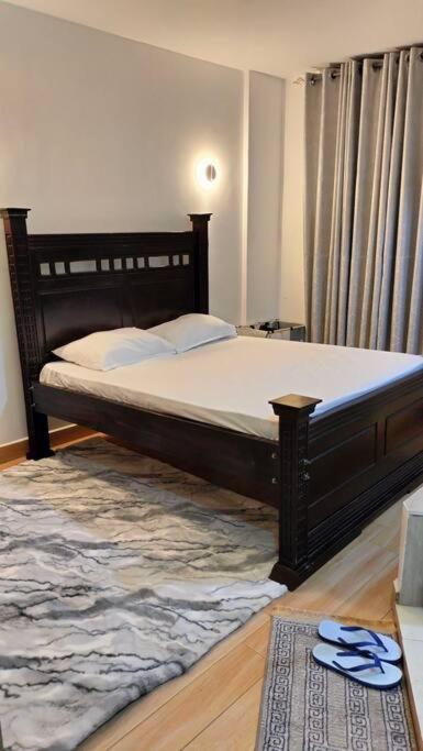 Stylish 2BR Haven: Urban Retreat view 4
